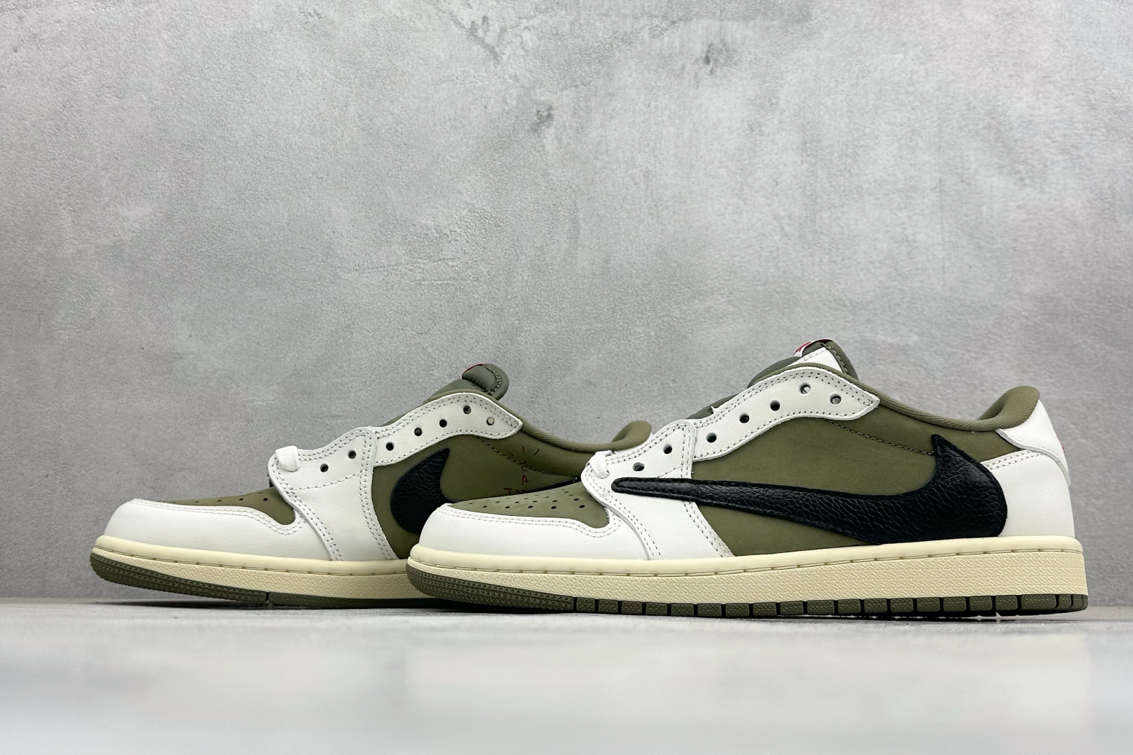 F版Fragment x TS x Air Jordan 1 Low 三方联名低帮倒钩板鞋 DM7866-200 F版Fragment x TS x Air Jordan 1 Low 三方联名低帮倒钩板鞋 DM7866-200