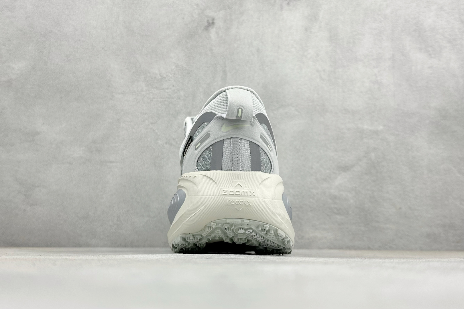 RS版Nike Air Zoom Vomero 18 GTX 缓震休闲跑鞋 HQ7001-003