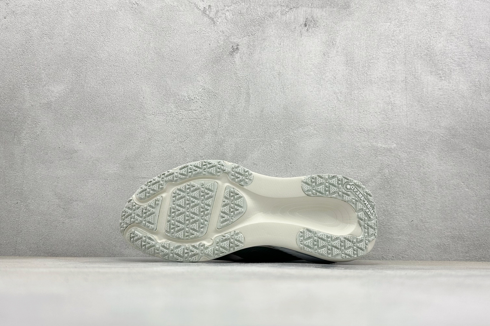 RS版Nike Air Zoom Vomero 18 GTX 缓震休闲跑鞋 HQ7001-003