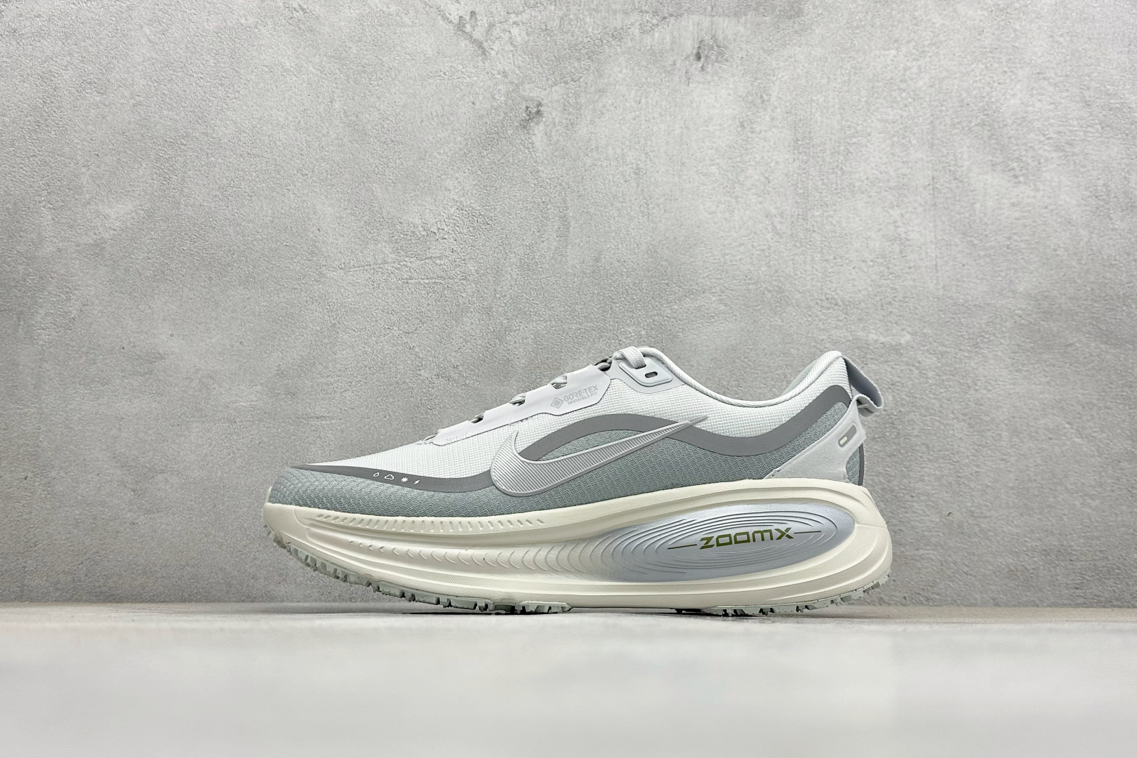 RS版Nike Air Zoom Vomero 18 GTX 缓震休闲跑鞋 HQ7001-003