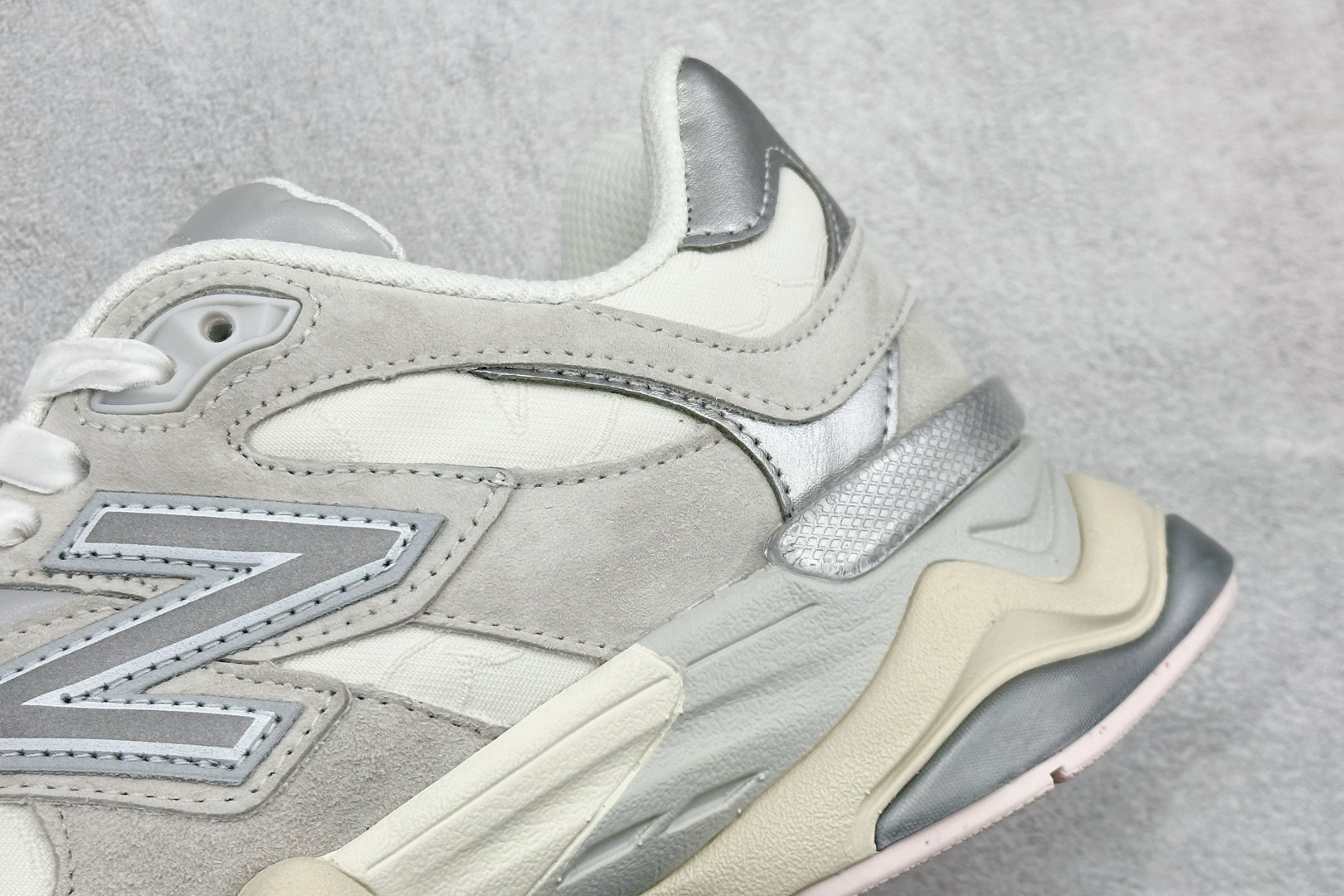 New Balance NB9060系列 复古休闲运动慢跑鞋 U9060DCG New Balance NB9060系列 复古休闲运动慢跑鞋 U9060DCG