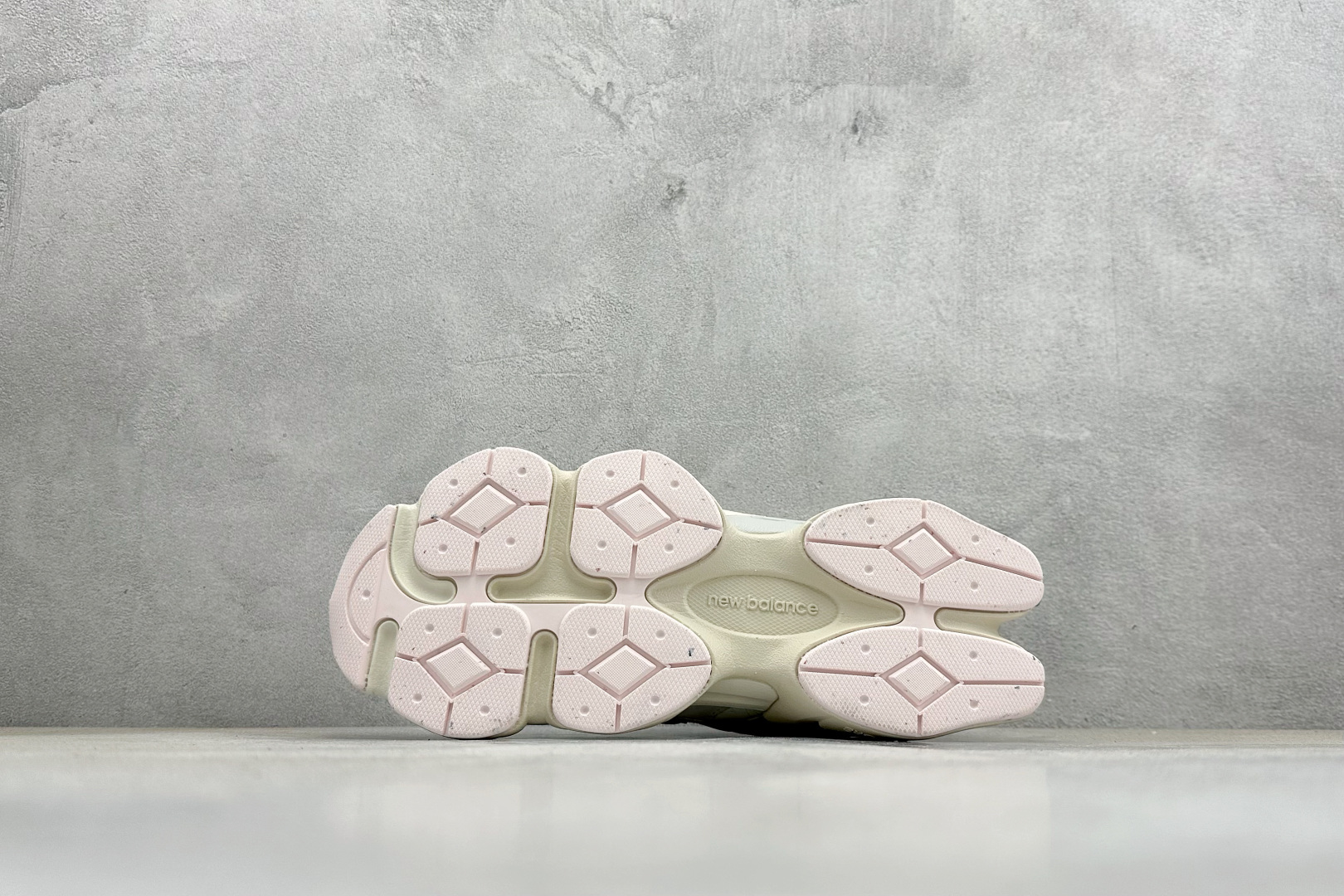 New Balance NB9060系列 复古休闲运动慢跑鞋 U9060DCG New Balance NB9060系列 复古休闲运动慢跑鞋 U9060DCG