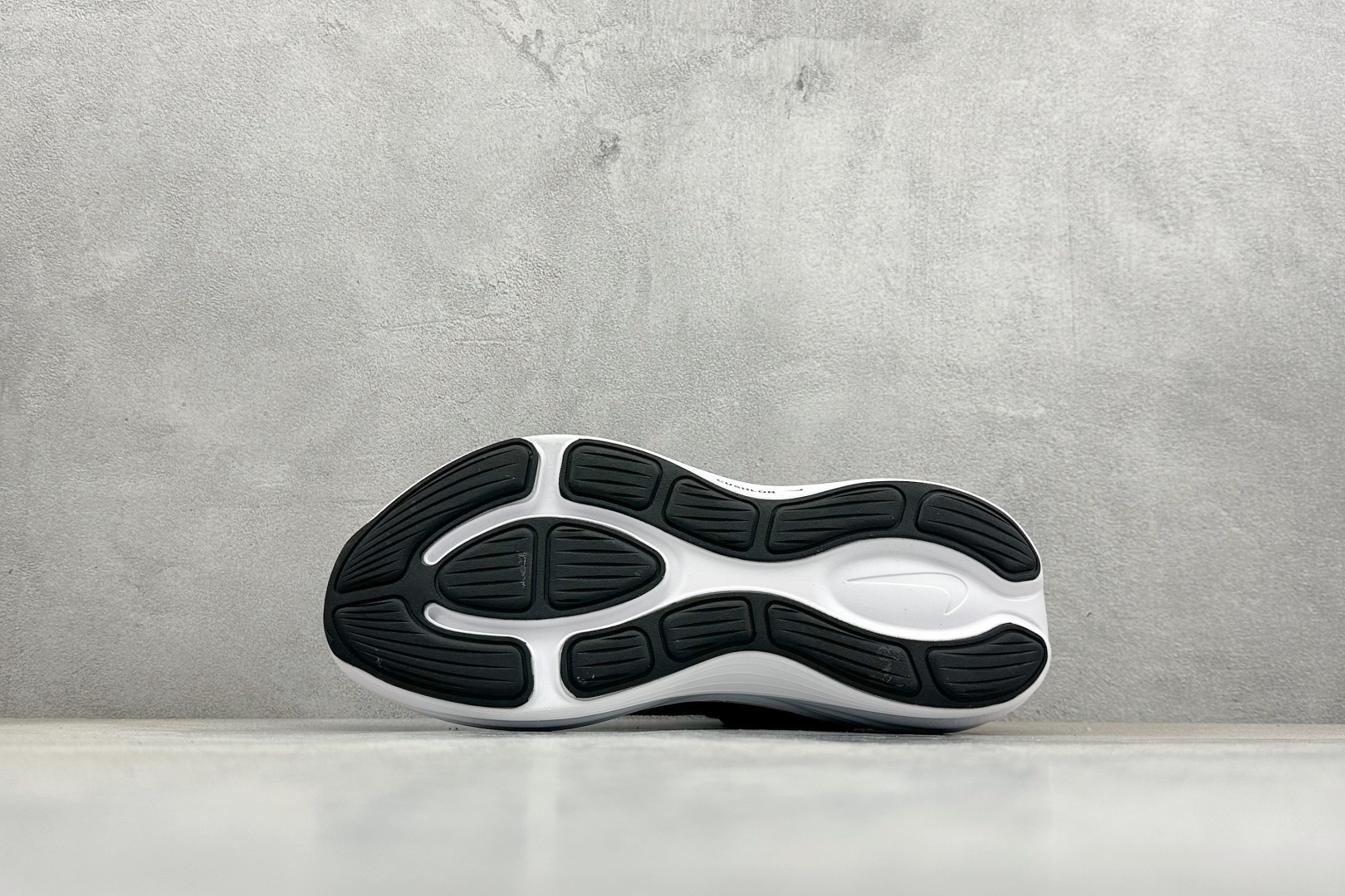 Nike Zoom Vomero 舒适减震防滑 低帮跑步鞋 YC2661-001