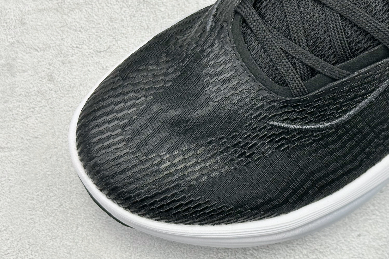 Nike Zoom Vomero 舒适减震防滑 低帮跑步鞋 YC2661-001