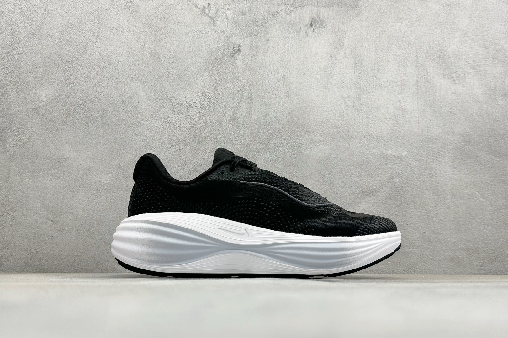 Nike Zoom Vomero 舒适减震防滑 低帮跑步鞋 YC2661-001