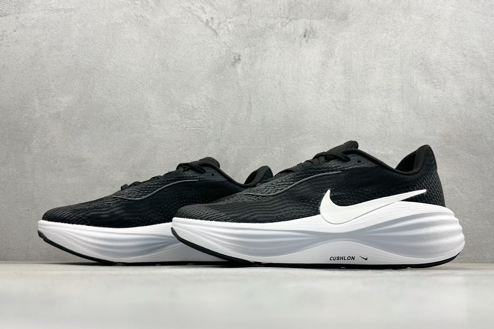 Nike Zoom Vomero 舒适减震防滑 低帮跑步鞋 YC2661-001