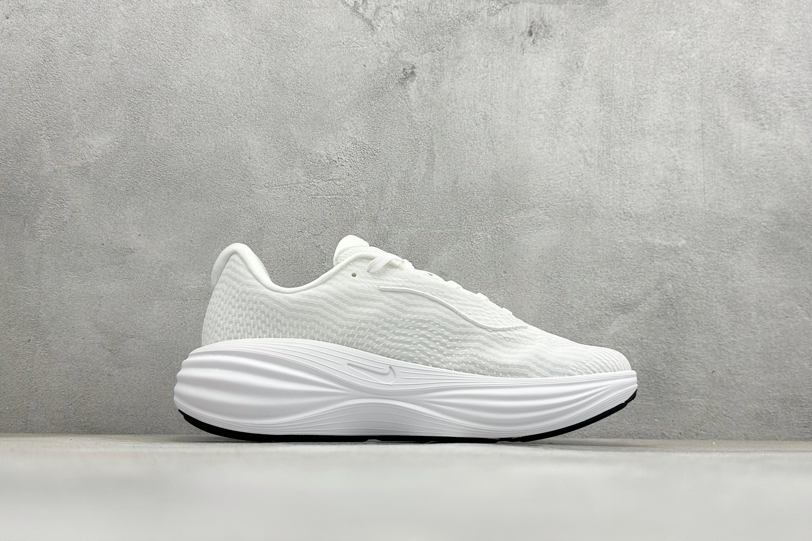 Nike Zoom Vomero 舒适减震防滑 低帮跑步鞋 YC2661-007