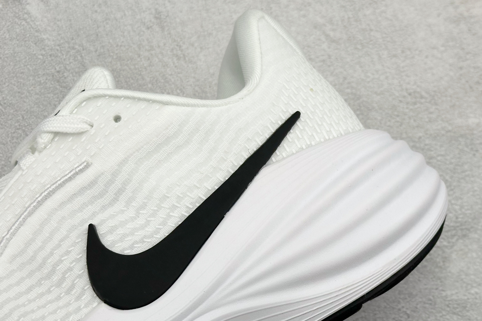 Nike Zoom Vomero 舒适减震防滑 低帮跑步鞋 YC2661-007