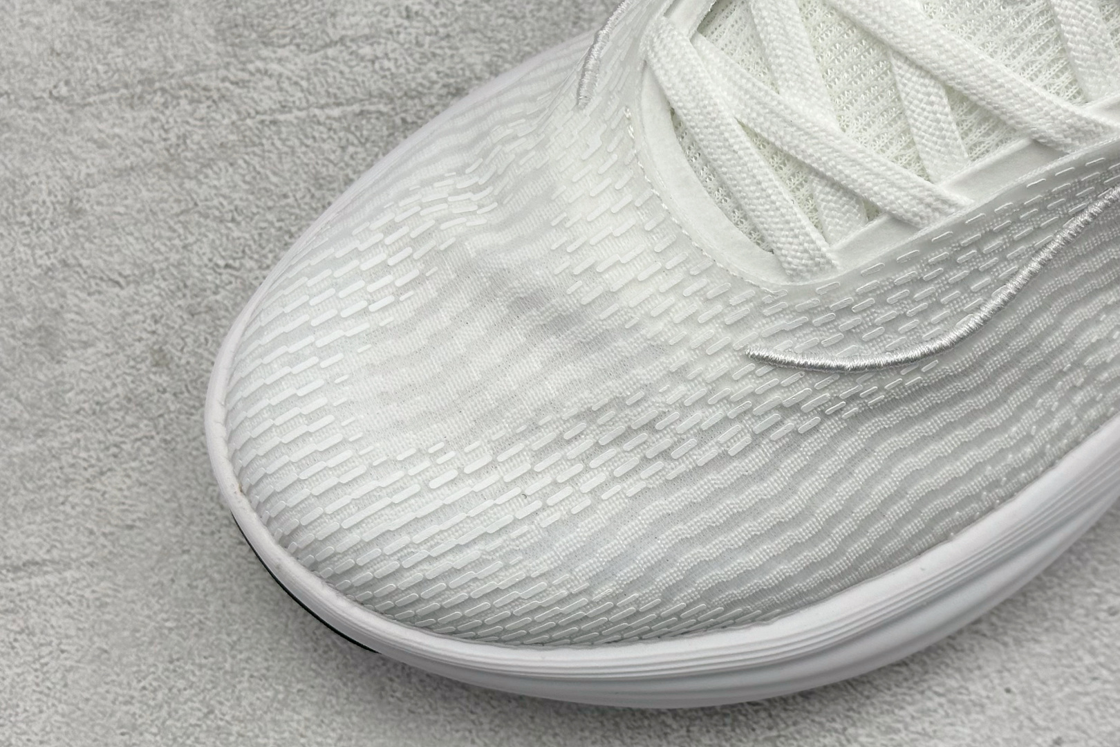 Nike Zoom Vomero 舒适减震防滑 低帮跑步鞋 YC2661-007