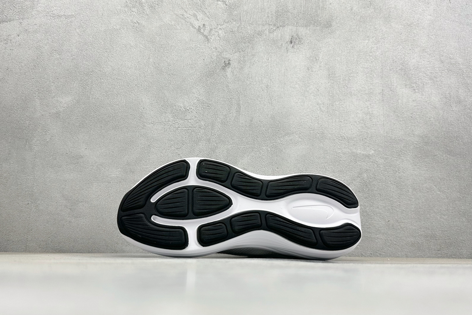 Nike Zoom Vomero 舒适减震防滑 低帮跑步鞋 YC2661-007