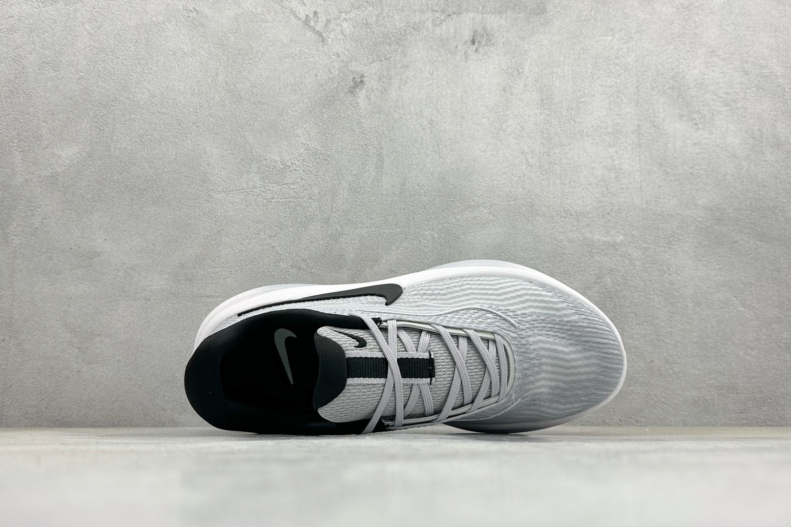 Nike Zoom Vomero 舒适减震防滑 低帮跑步鞋 YC2661-005