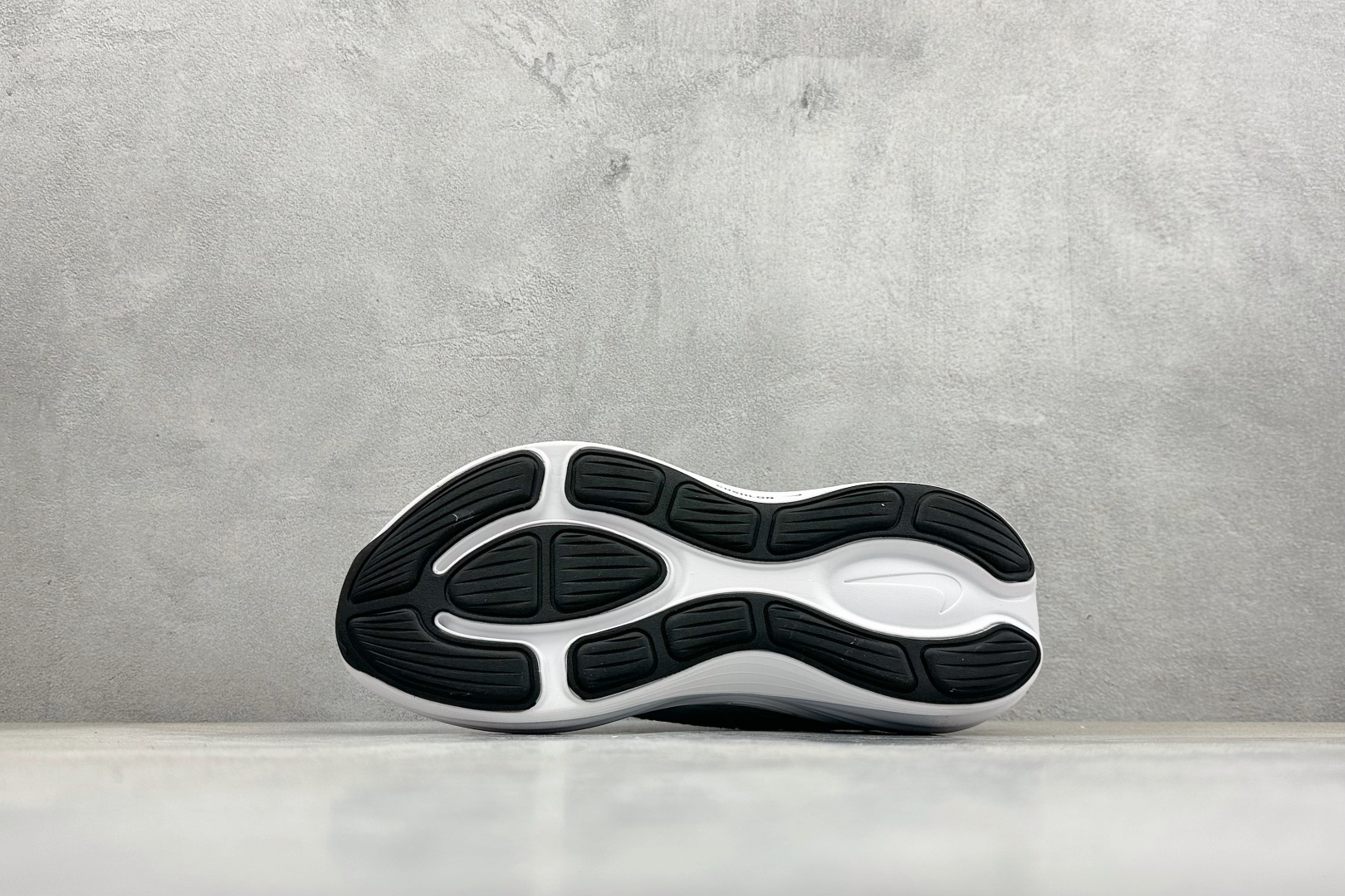 Nike Zoom Vomero 舒适减震防滑 低帮跑步鞋 YC2661-005