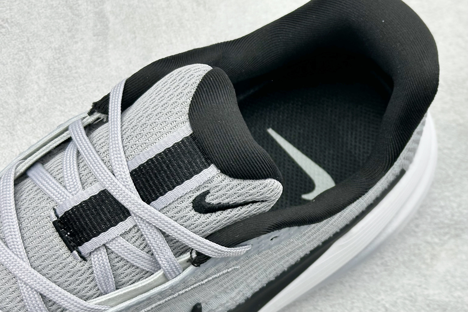 Nike Zoom Vomero 舒适减震防滑 低帮跑步鞋 YC2661-005