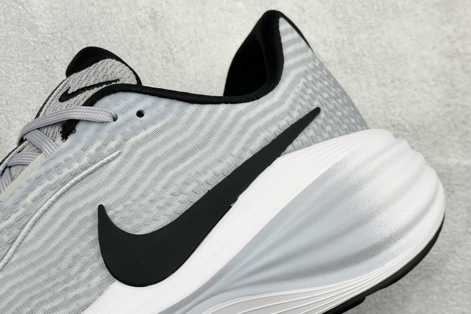 Nike Zoom Vomero 舒适减震防滑 低帮跑步鞋 YC2661-005