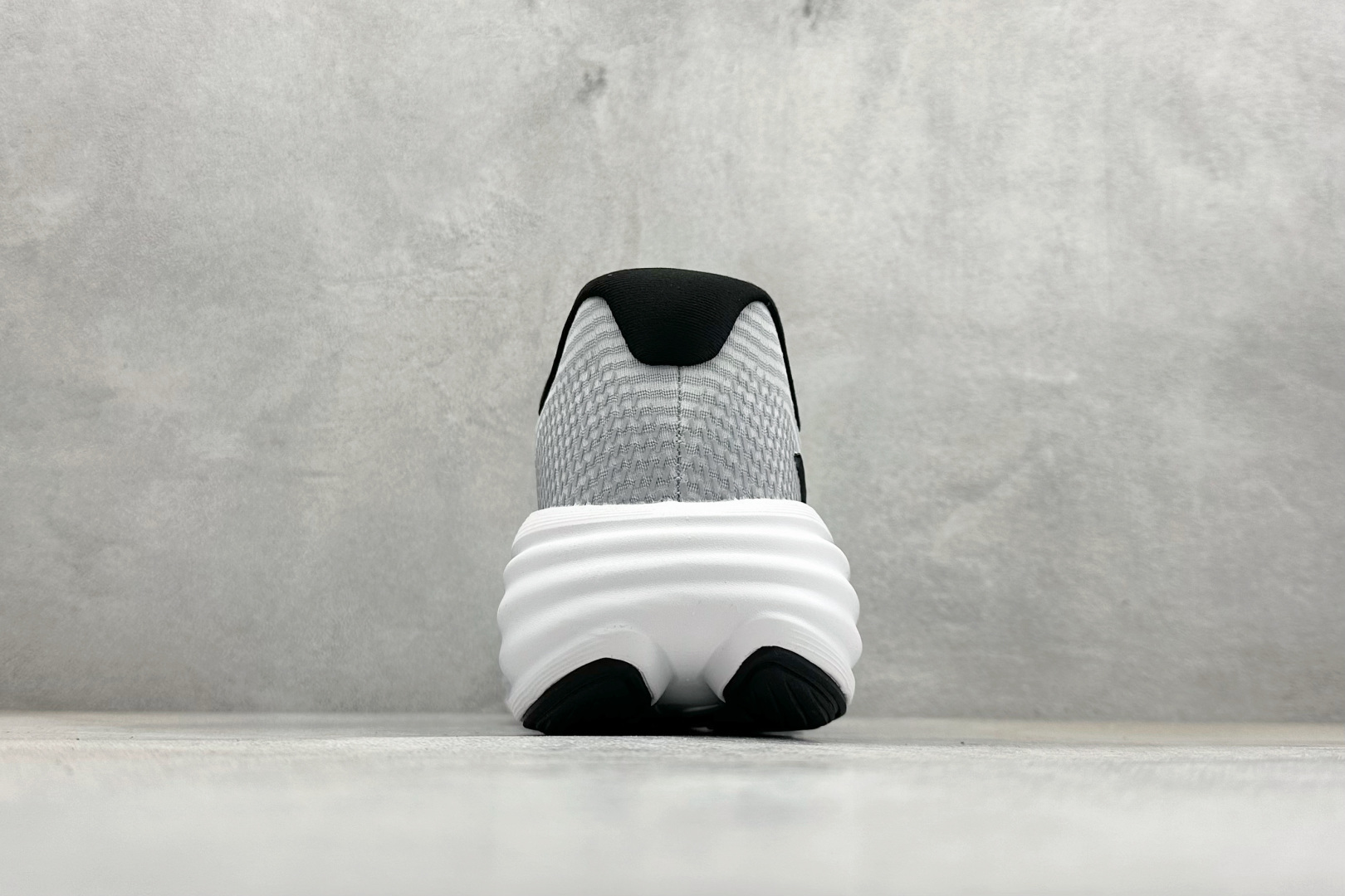 Nike Zoom Vomero 舒适减震防滑 低帮跑步鞋 YC2661-005