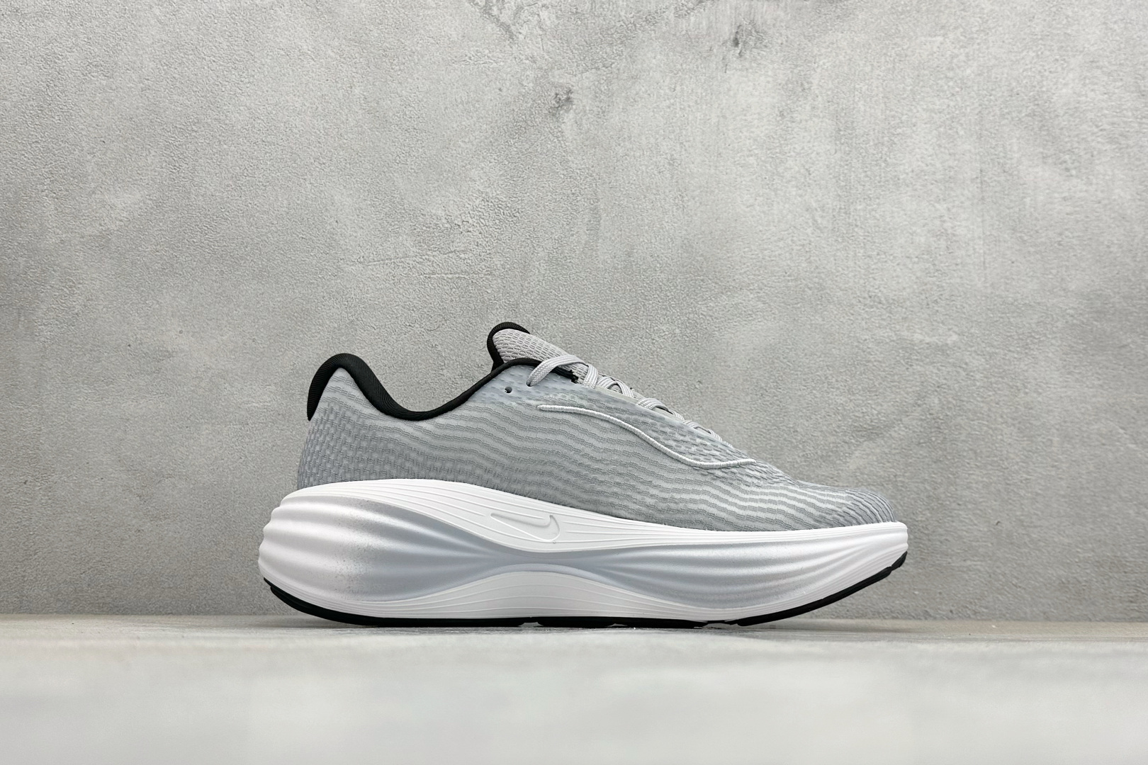 Nike Zoom Vomero 舒适减震防滑 低帮跑步鞋 YC2661-005