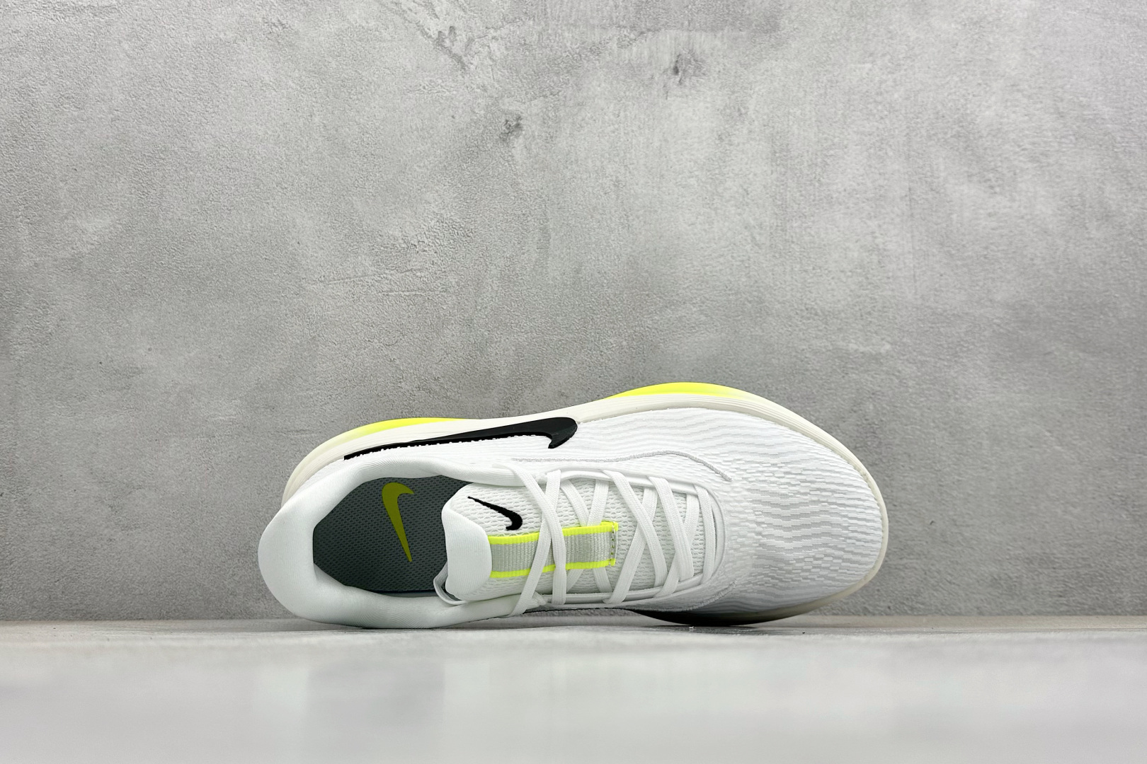 Nike Zoom Vomero 舒适减震防滑 低帮跑步鞋 YC2661-006