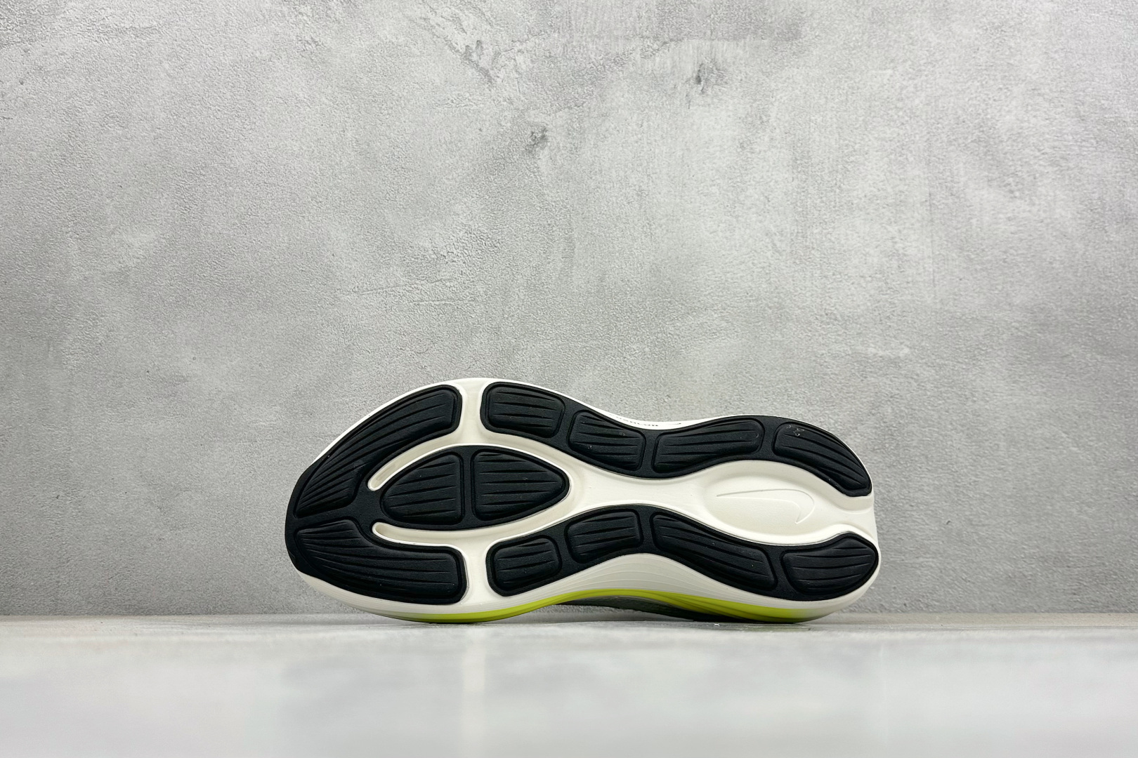 Nike Zoom Vomero 舒适减震防滑 低帮跑步鞋 YC2661-006