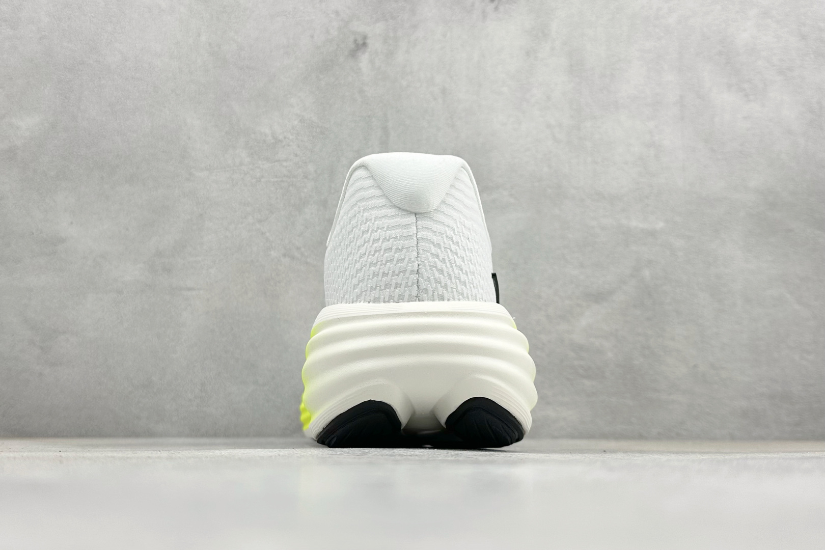 Nike Zoom Vomero 舒适减震防滑 低帮跑步鞋 YC2661-006