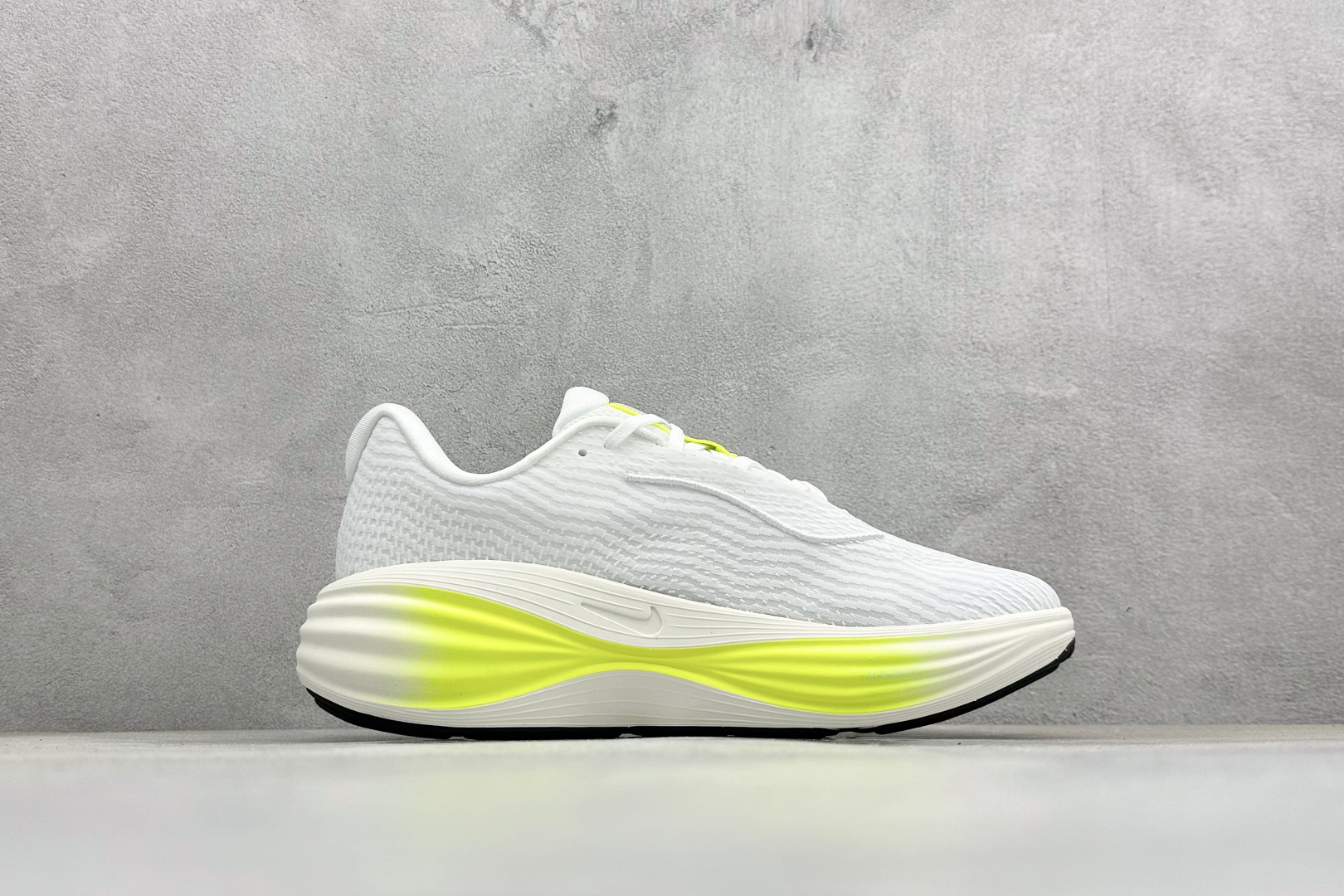 Nike Zoom Vomero 舒适减震防滑 低帮跑步鞋 YC2661-006
