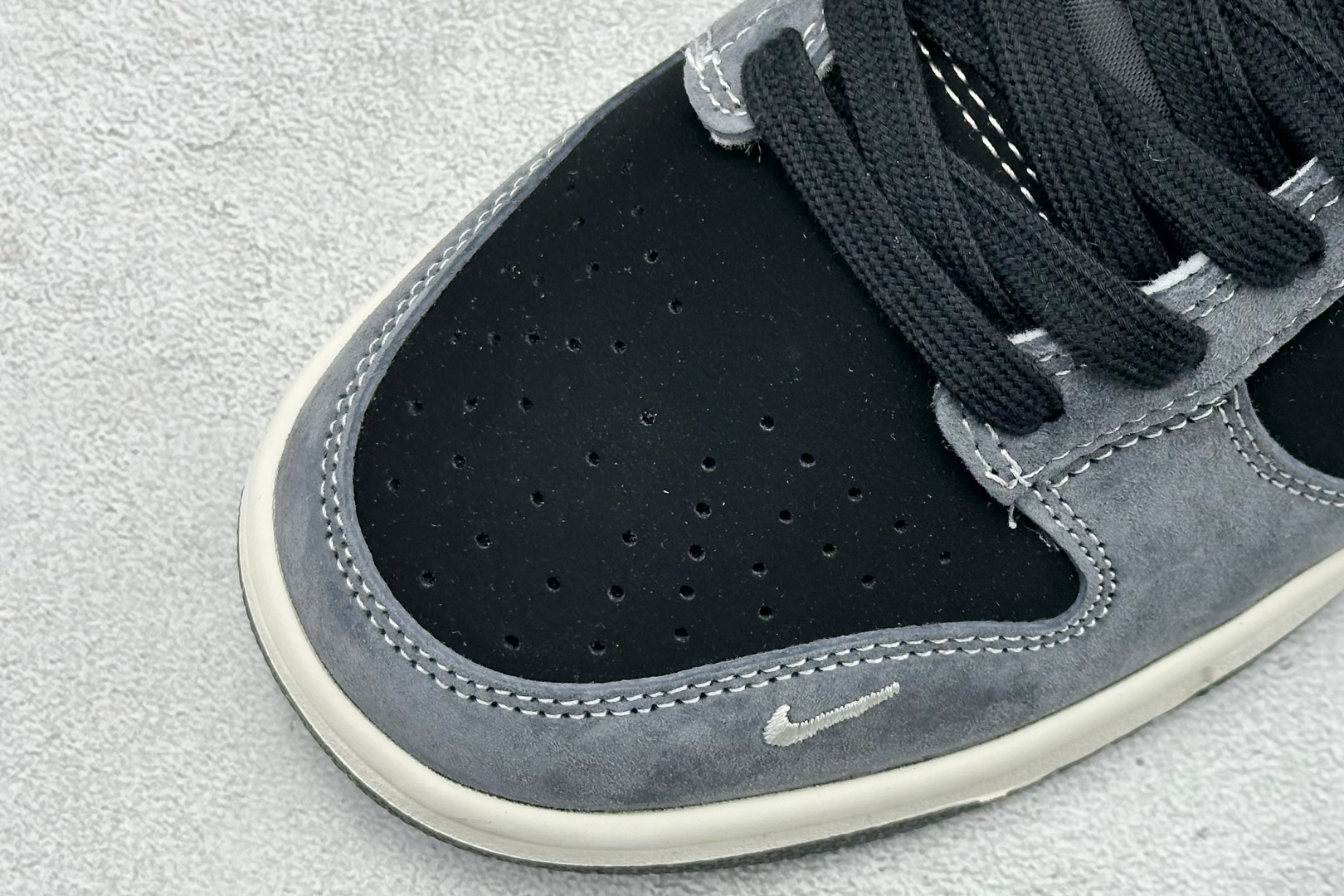 Nike SB Dunk Low 北面联名 灰黑猪八革 周年高端定制 低帮休闲板鞋 DN3168-006 Nike SB Dunk Low 北面联名 灰黑猪八革 周年高端定制 低帮休闲板鞋 DN3168-006