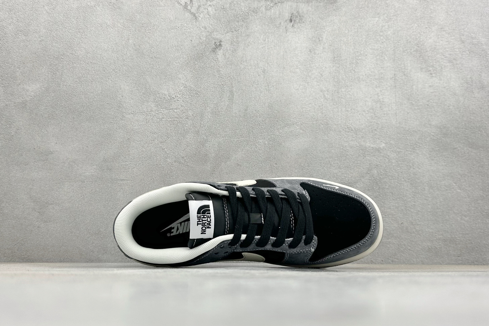 Nike SB Dunk Low 北面联名 灰黑猪八革 周年高端定制 低帮休闲板鞋 DN3168-006 Nike SB Dunk Low 北面联名 灰黑猪八革 周年高端定制 低帮休闲板鞋 DN3168-006