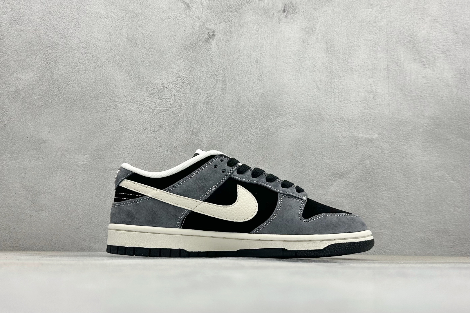Nike SB Dunk Low 北面联名 灰黑猪八革 周年高端定制 低帮休闲板鞋 DN3168-006 Nike SB Dunk Low 北面联名 灰黑猪八革 周年高端定制 低帮休闲板鞋 DN3168-006
