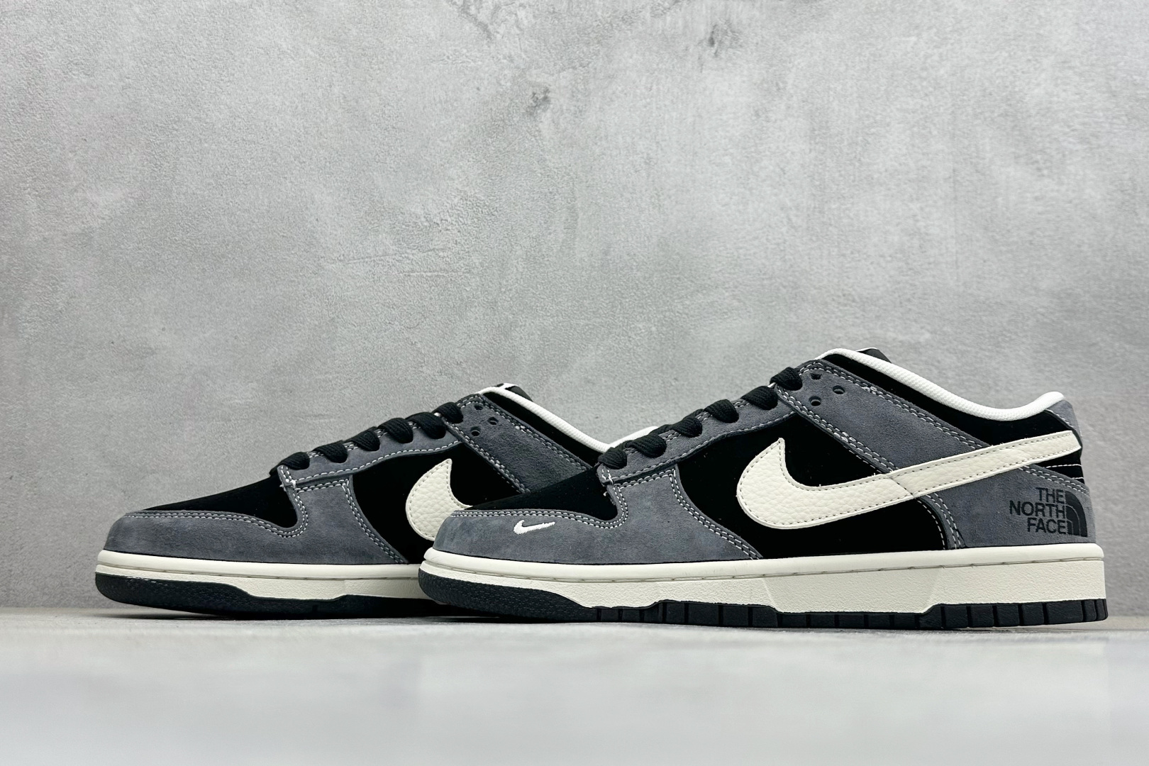 Nike SB Dunk Low 北面联名 灰黑猪八革 周年高端定制 低帮休闲板鞋 DN3168-006 Nike SB Dunk Low 北面联名 灰黑猪八革 周年高端定制 低帮休闲板鞋 DN3168-006