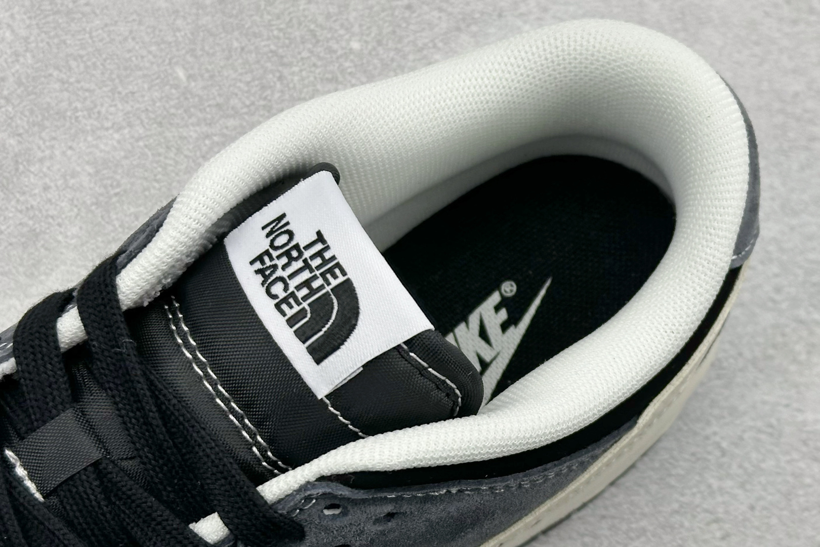 Nike SB Dunk Low 北面联名 灰黑猪八革 周年高端定制 低帮休闲板鞋 DN3168-006 Nike SB Dunk Low 北面联名 灰黑猪八革 周年高端定制 低帮休闲板鞋 DN3168-006