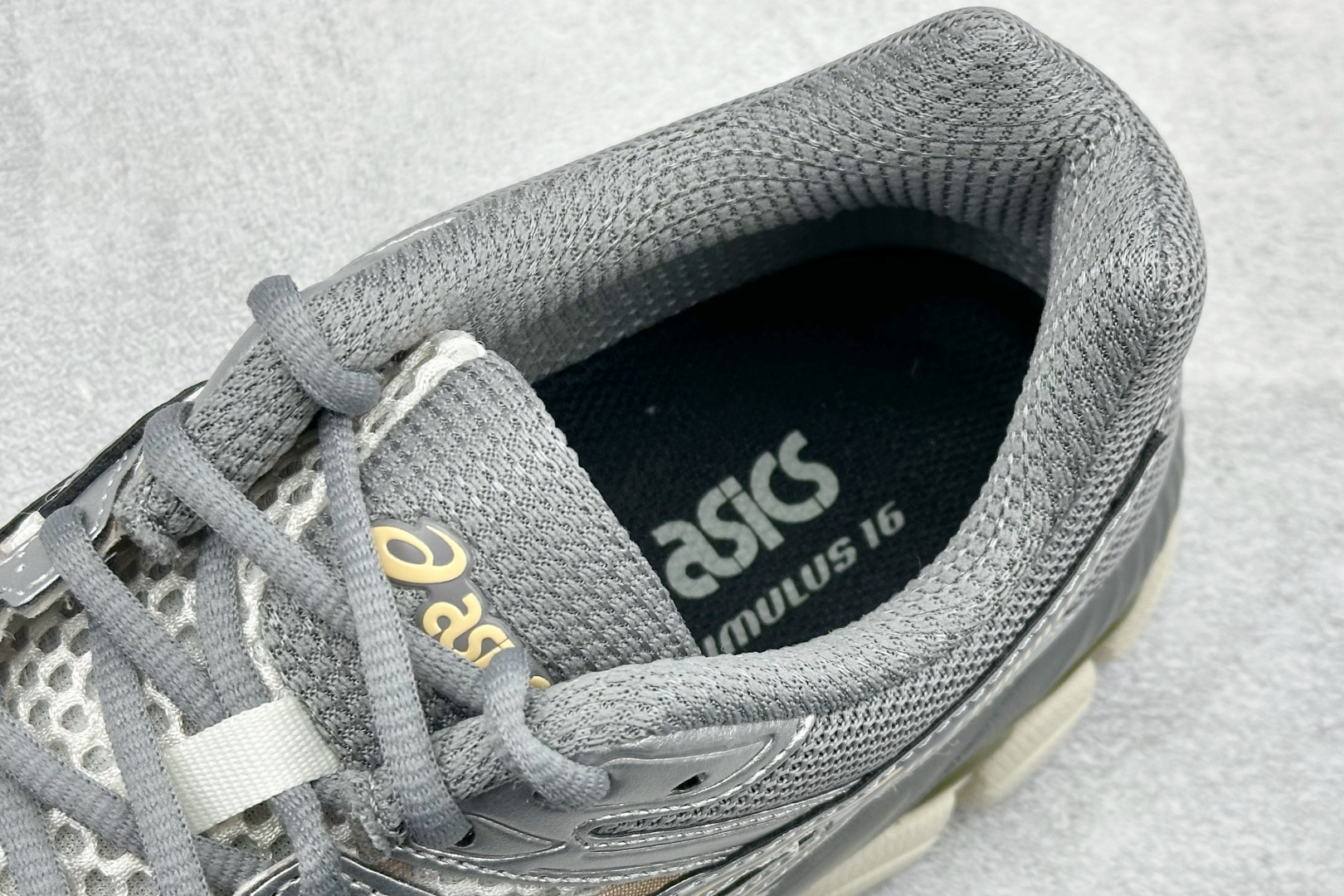 Asics Gel-Cumulus 16 亚瑟士复古透气休闲缓震耐磨跑步鞋 1203A733-101