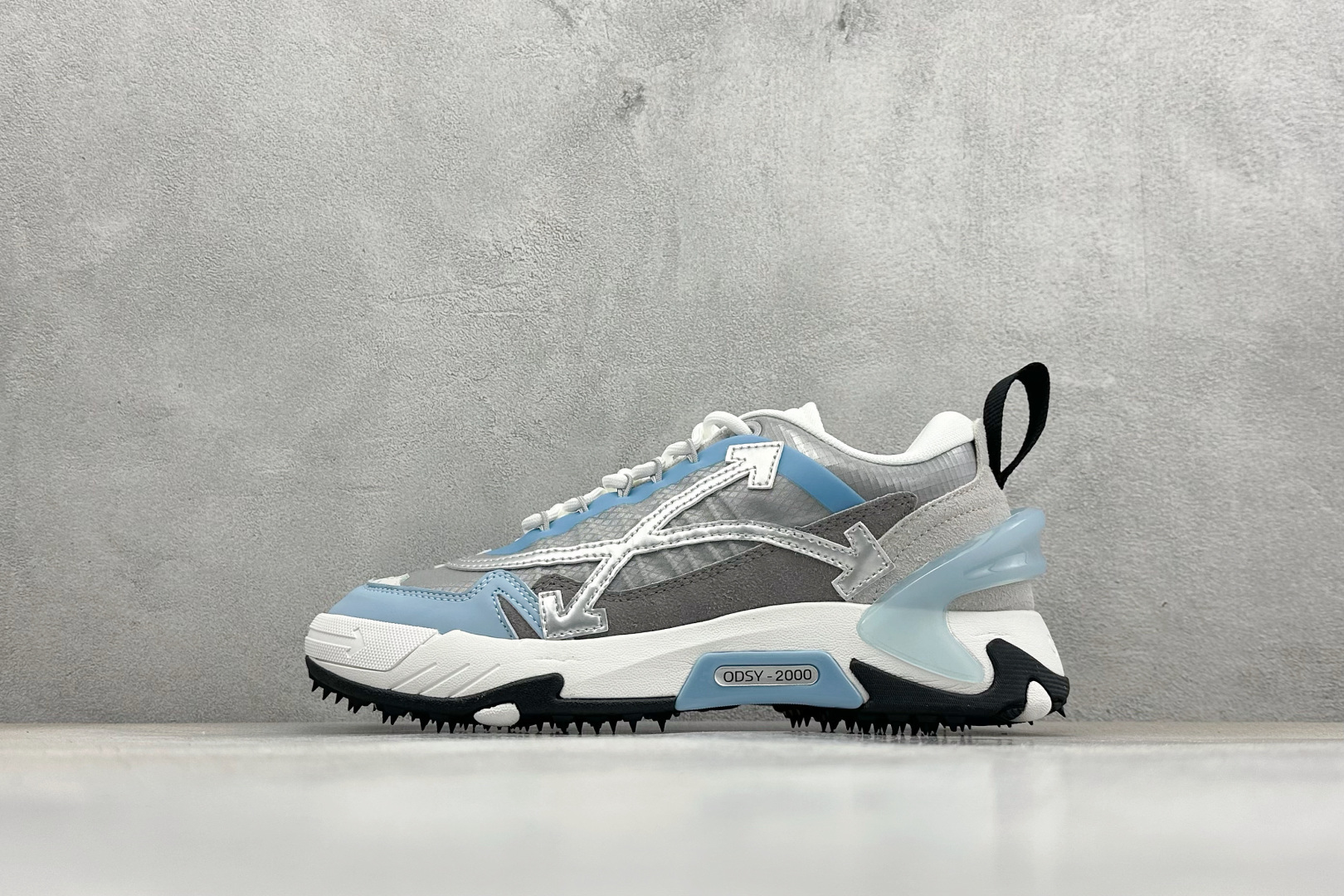 OFF-WHITE ODSY 织物 系带圆头跑鞋