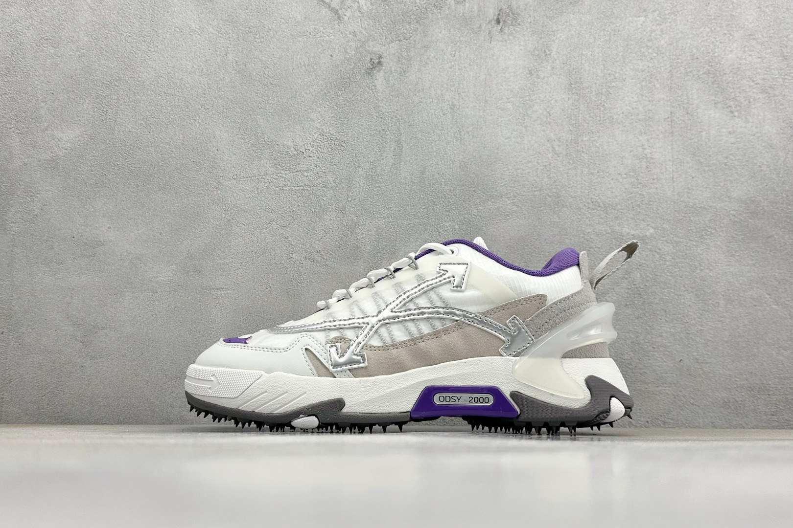 OFF-WHITE ODSY 织物 系带圆头跑鞋