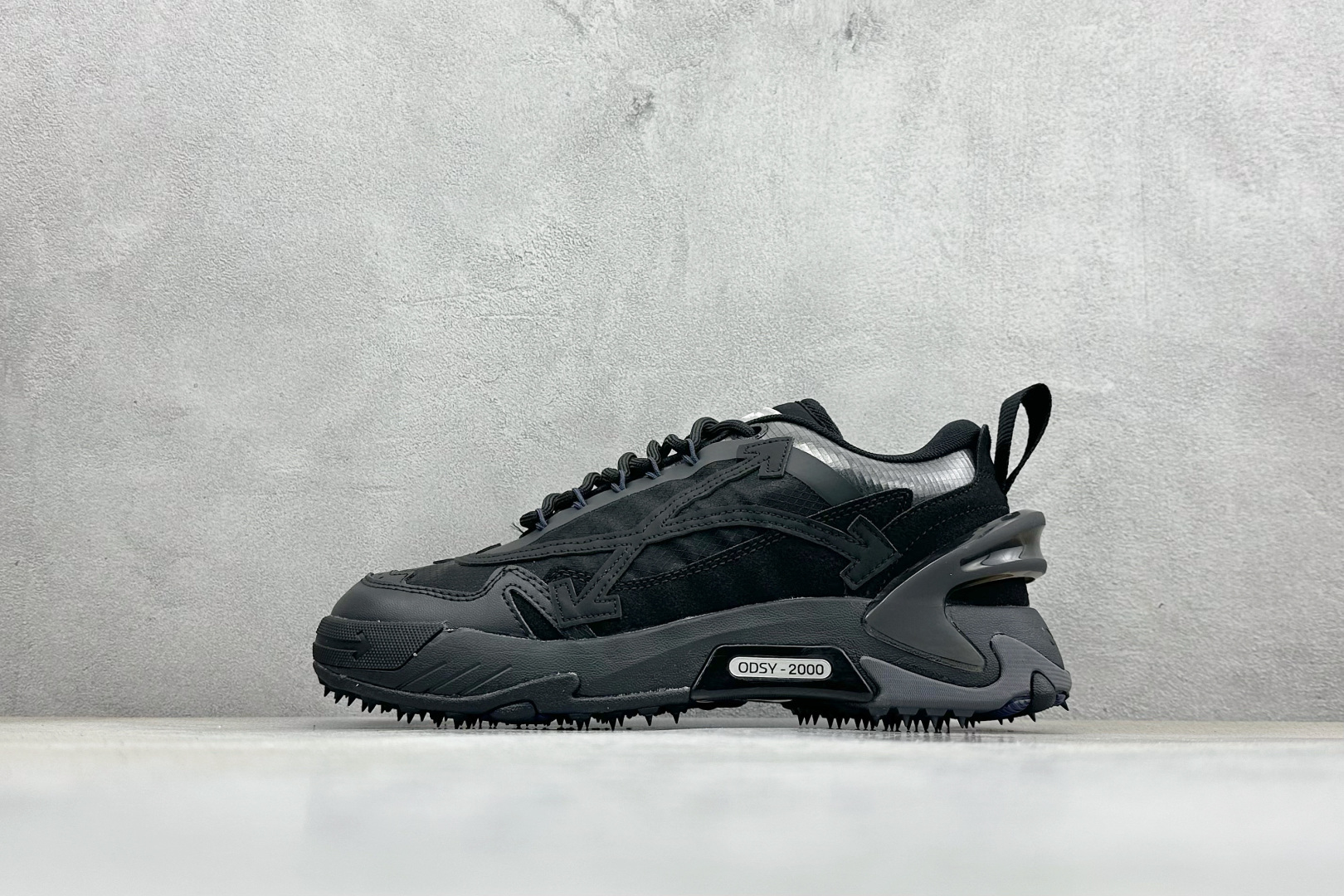 OFF-WHITE ODSY 织物 系带圆头跑鞋