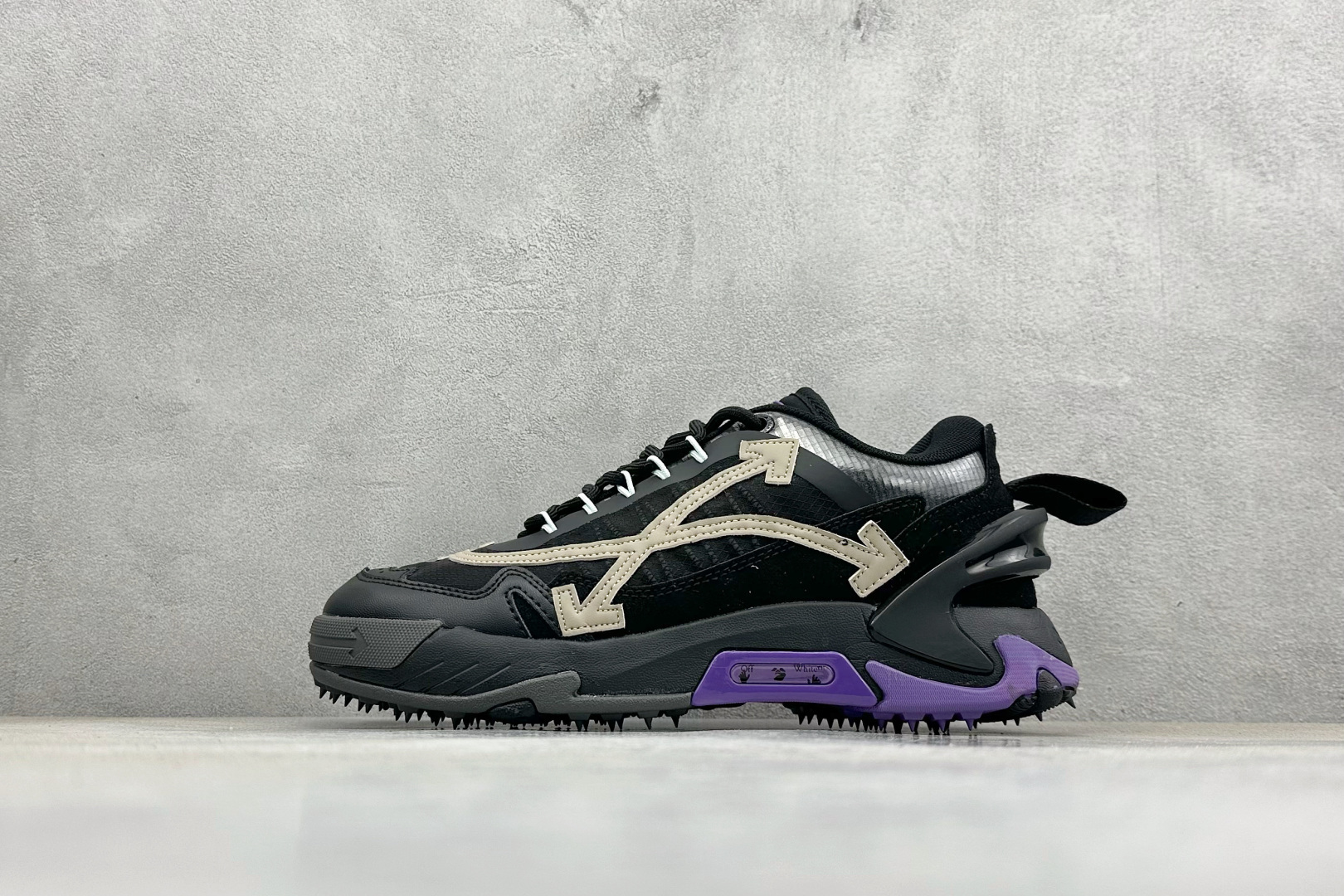 OFF-WHITE ODSY 织物 系带圆头跑鞋