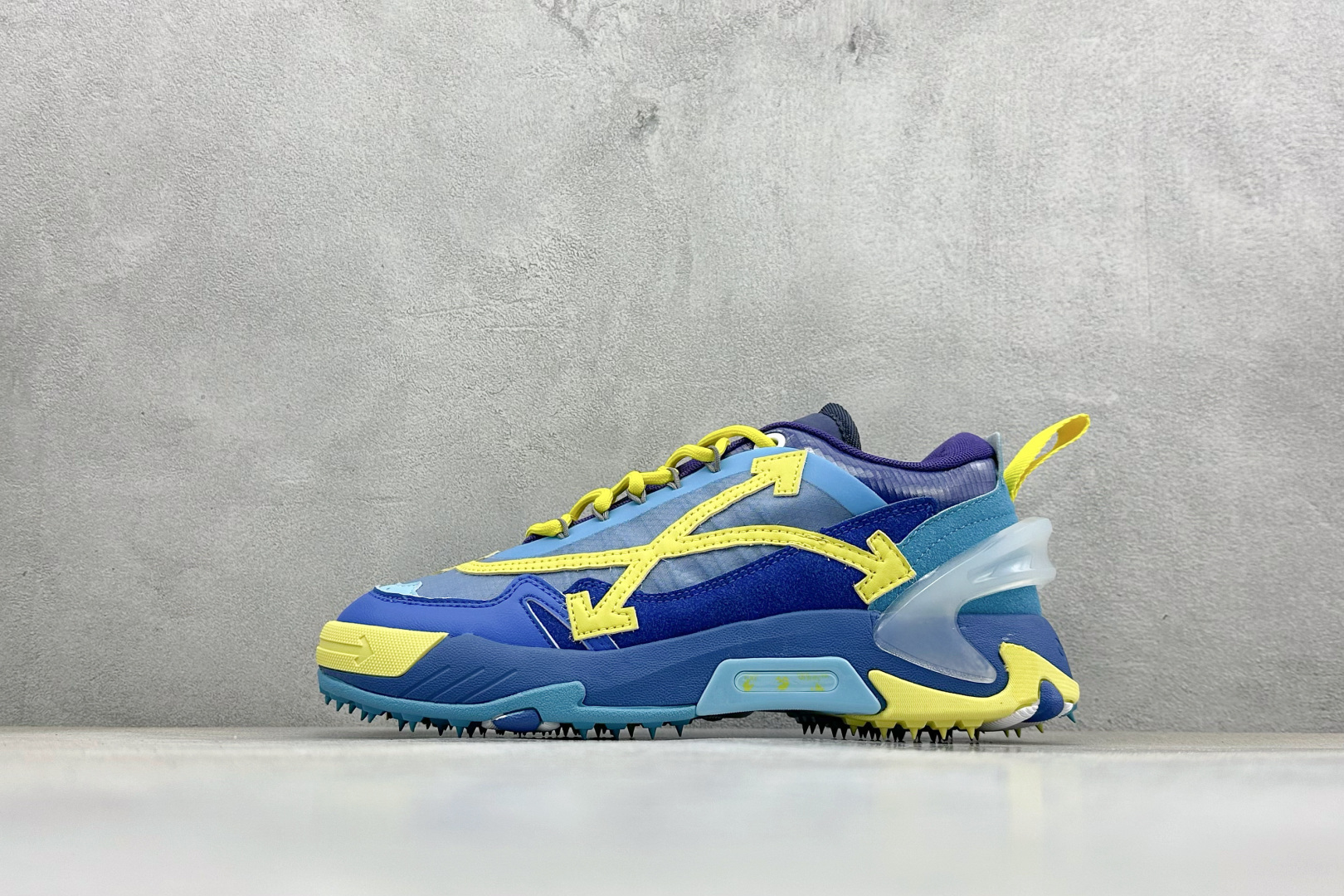 OFF-WHITE ODSY 织物 系带圆头跑鞋