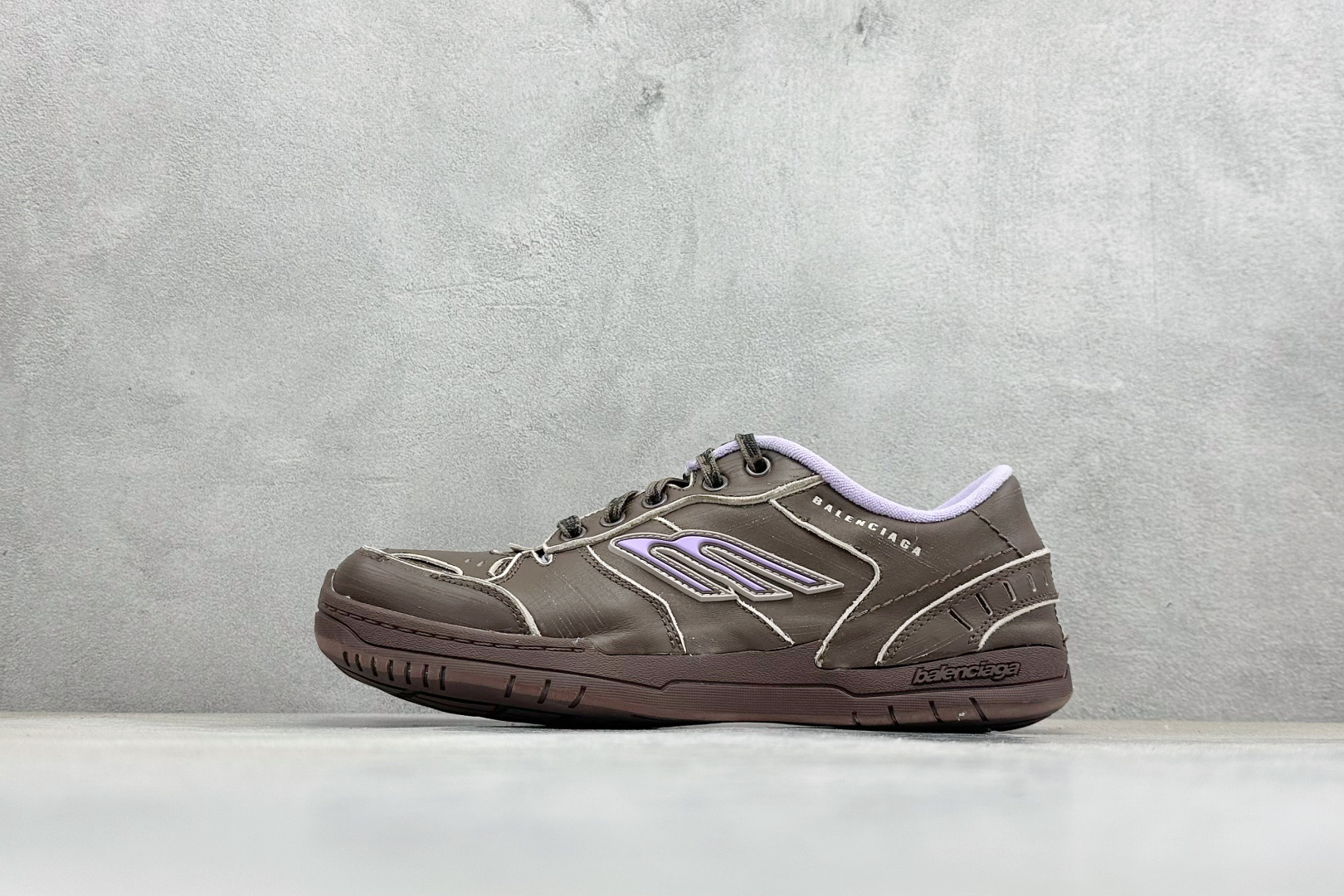 PK版Balenciaga 巴黎世家十八代 Hamptons 手工做旧款 牛皮革 复古圆头系带低帮休闲鞋 841763-WCURB-2050