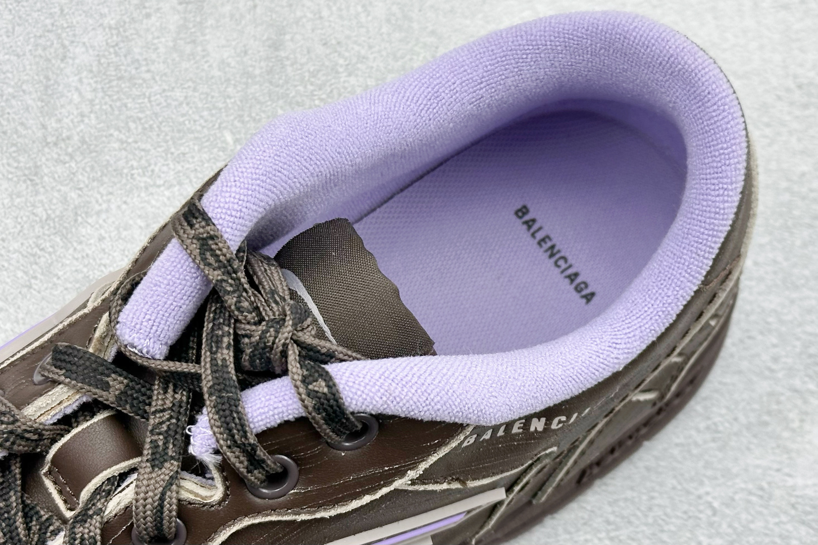 PK版Balenciaga 巴黎世家十八代 Hamptons 手工做旧款 牛皮革 复古圆头系带低帮休闲鞋 841763-WCURB-2050