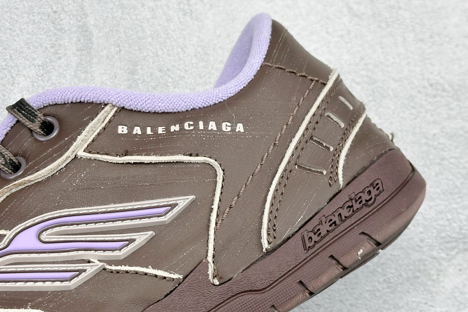 PK版Balenciaga 巴黎世家十八代 Hamptons 手工做旧款 牛皮革 复古圆头系带低帮休闲鞋 841763-WCURB-2050