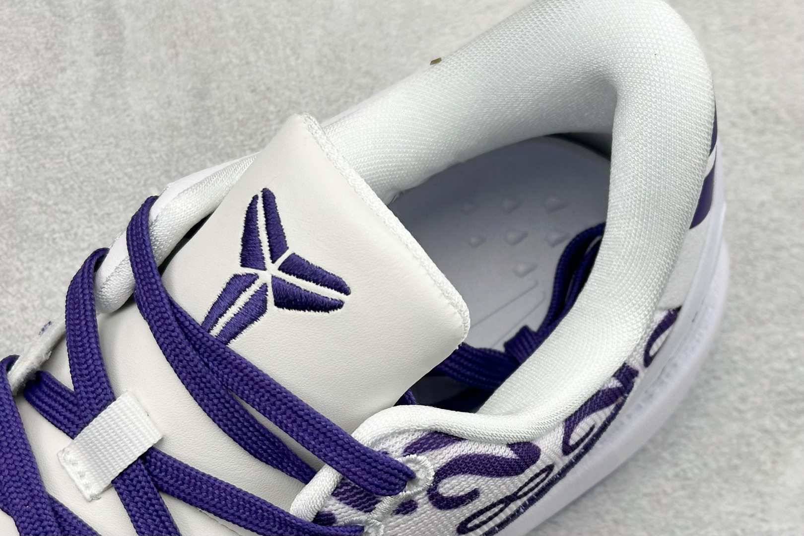 CK版Nike Zoom Kobe Ⅷ System 科比8代低帮实战篮球鞋 FQ3549-100 CK版Nike Zoom Kobe Ⅷ System 科比8代低帮实战篮球鞋 FQ3549-100