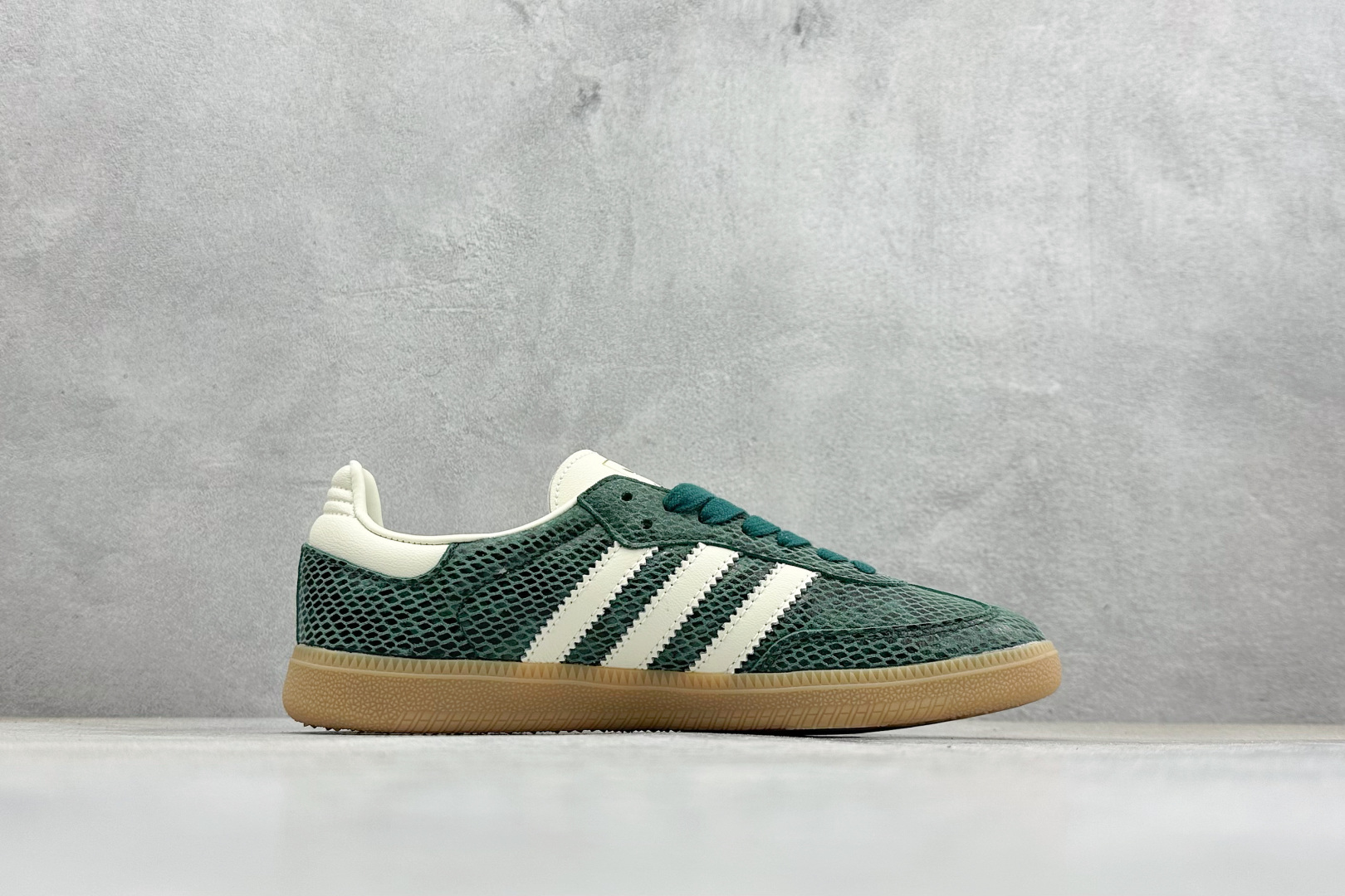 XL版AdidOriginals Samba 阿迪桑巴舞系列绅士德训足球风百搭低帮休闲运动板鞋 JR8848 XL版AdidOriginals Samba 阿迪桑巴舞系列绅士德训足球风百搭低帮休闲运动板鞋 JR8848