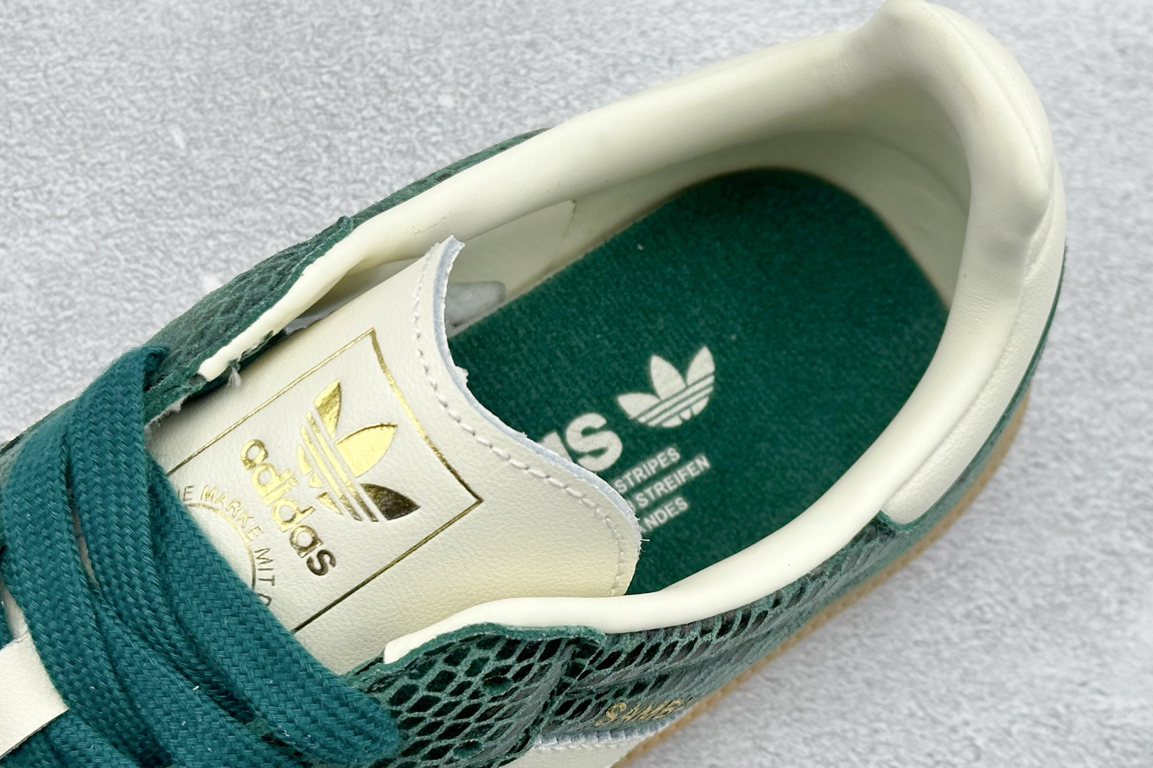XL版AdidOriginals Samba 阿迪桑巴舞系列绅士德训足球风百搭低帮休闲运动板鞋 JR8848 XL版AdidOriginals Samba 阿迪桑巴舞系列绅士德训足球风百搭低帮休闲运动板鞋 JR8848