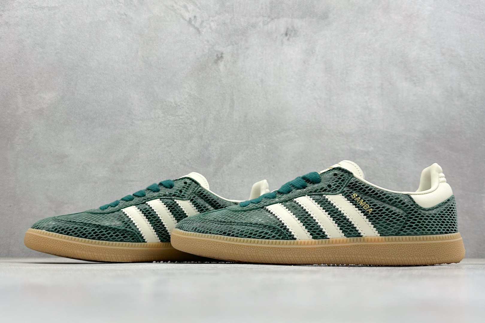 XL版AdidOriginals Samba 阿迪桑巴舞系列绅士德训足球风百搭低帮休闲运动板鞋 JR8848 XL版AdidOriginals Samba 阿迪桑巴舞系列绅士德训足球风百搭低帮休闲运动板鞋 JR8848