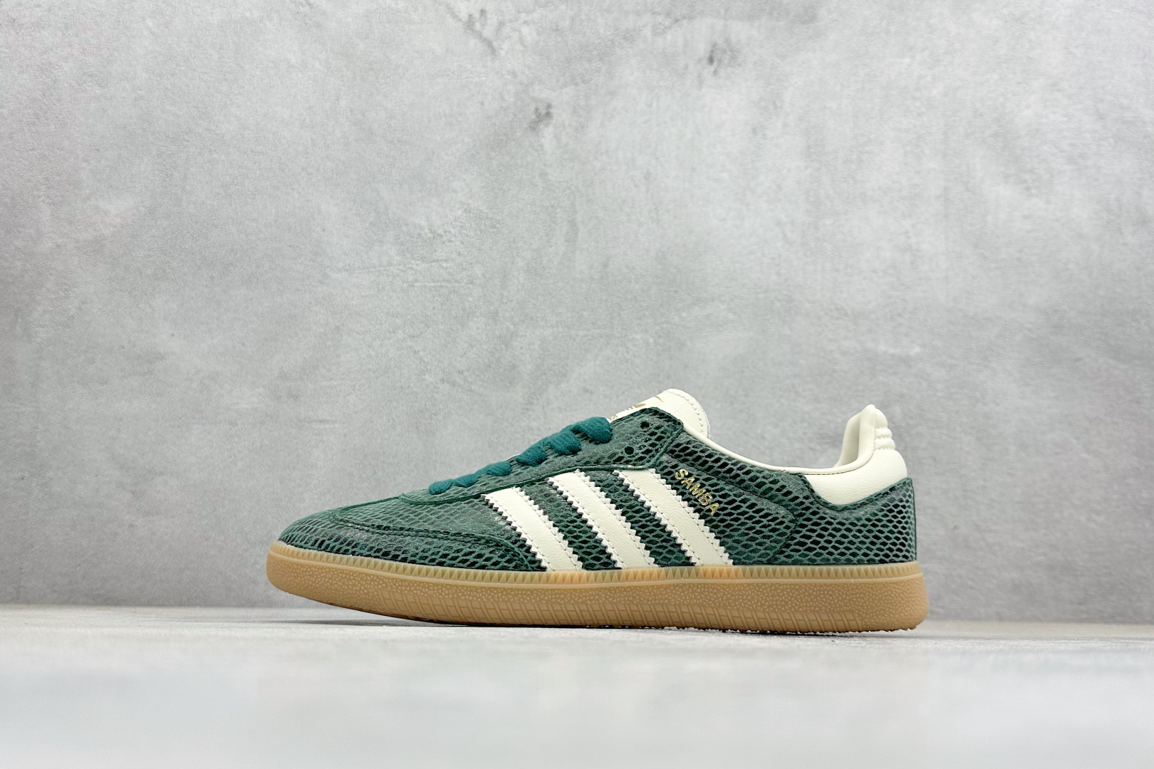 XL版AdidOriginals Samba 阿迪桑巴舞系列绅士德训足球风百搭低帮休闲运动板鞋 JR8848 XL版AdidOriginals Samba 阿迪桑巴舞系列绅士德训足球风百搭低帮休闲运动板鞋 JR8848