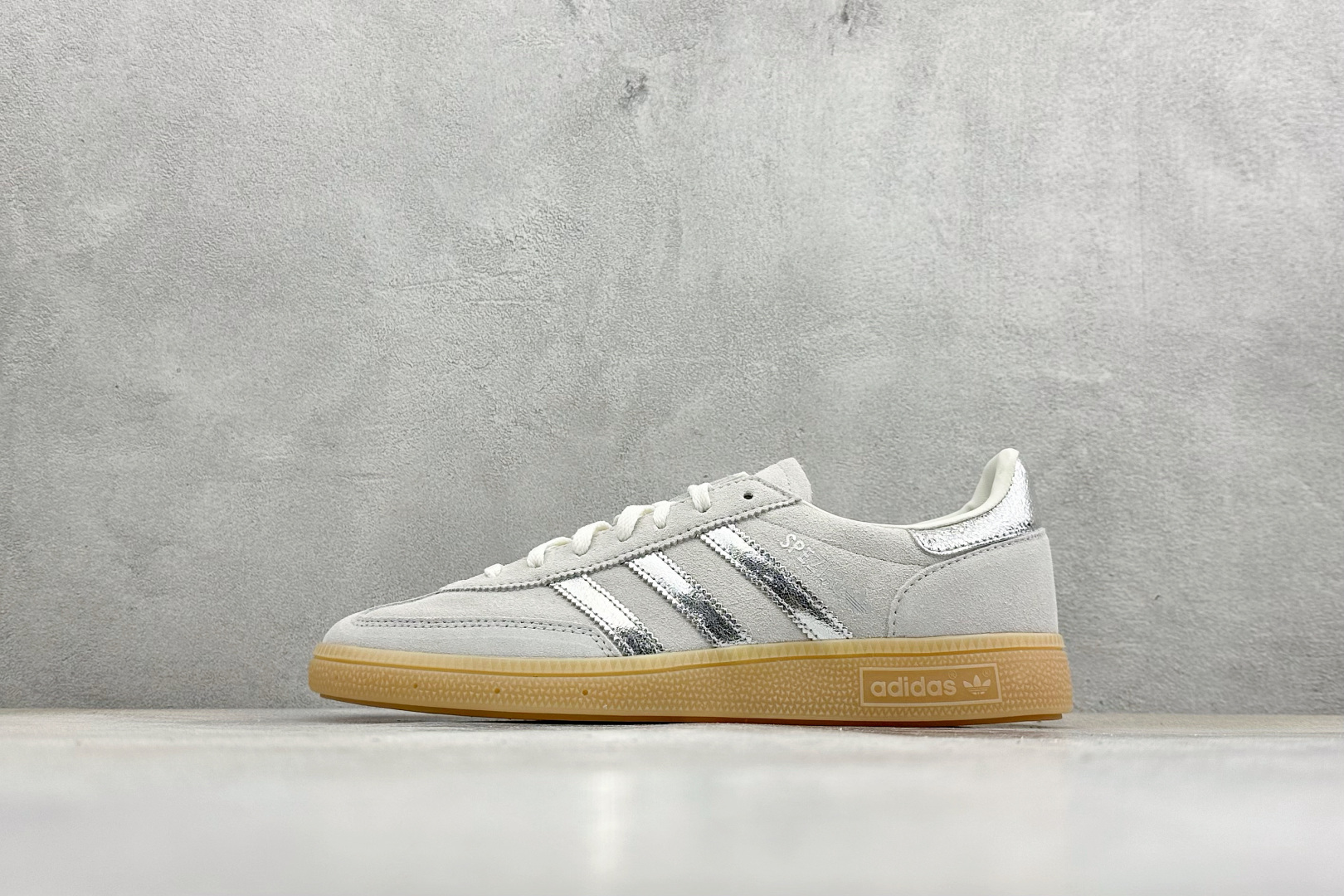 S2版AdidHandball Spezial 阿迪经典复古休闲板鞋 HQ0267 S2版AdidHandball Spezial 阿迪经典复古休闲板鞋 HQ0267