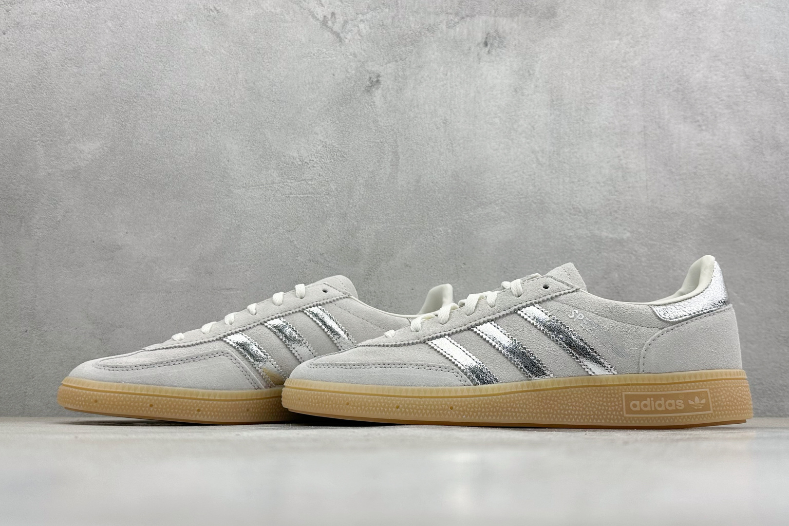 S2版AdidHandball Spezial 阿迪经典复古休闲板鞋 HQ0267 S2版AdidHandball Spezial 阿迪经典复古休闲板鞋 HQ0267