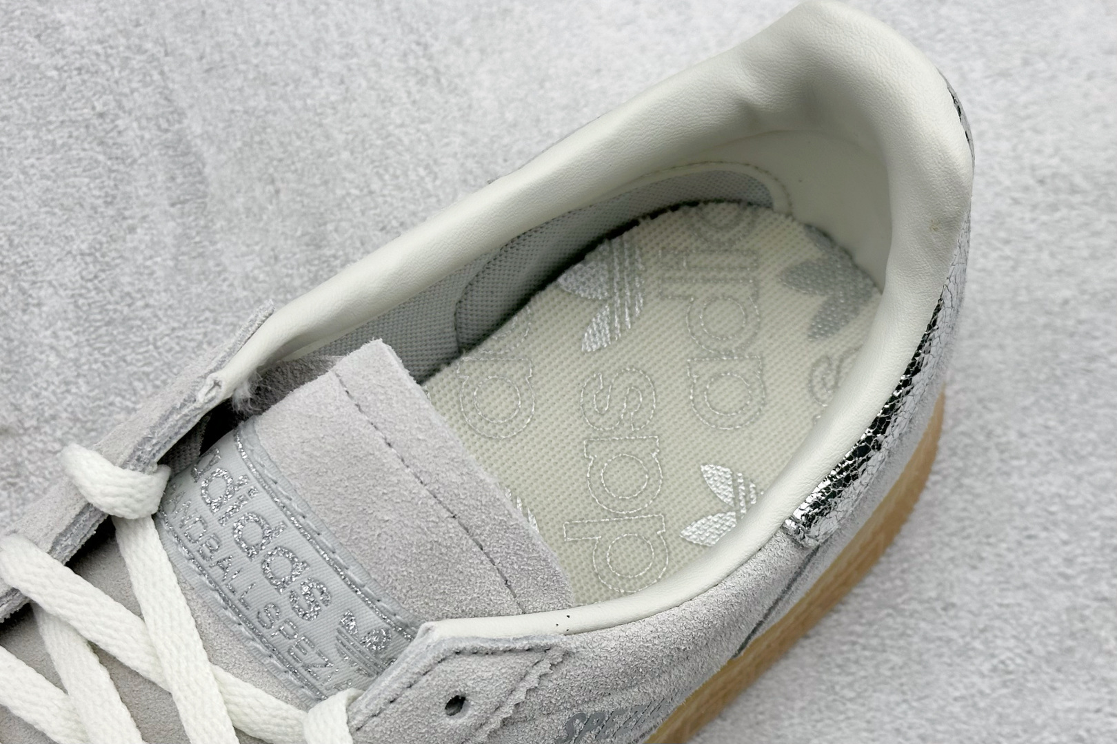 S2版AdidHandball Spezial 阿迪经典复古休闲板鞋 HQ0267 S2版AdidHandball Spezial 阿迪经典复古休闲板鞋 HQ0267