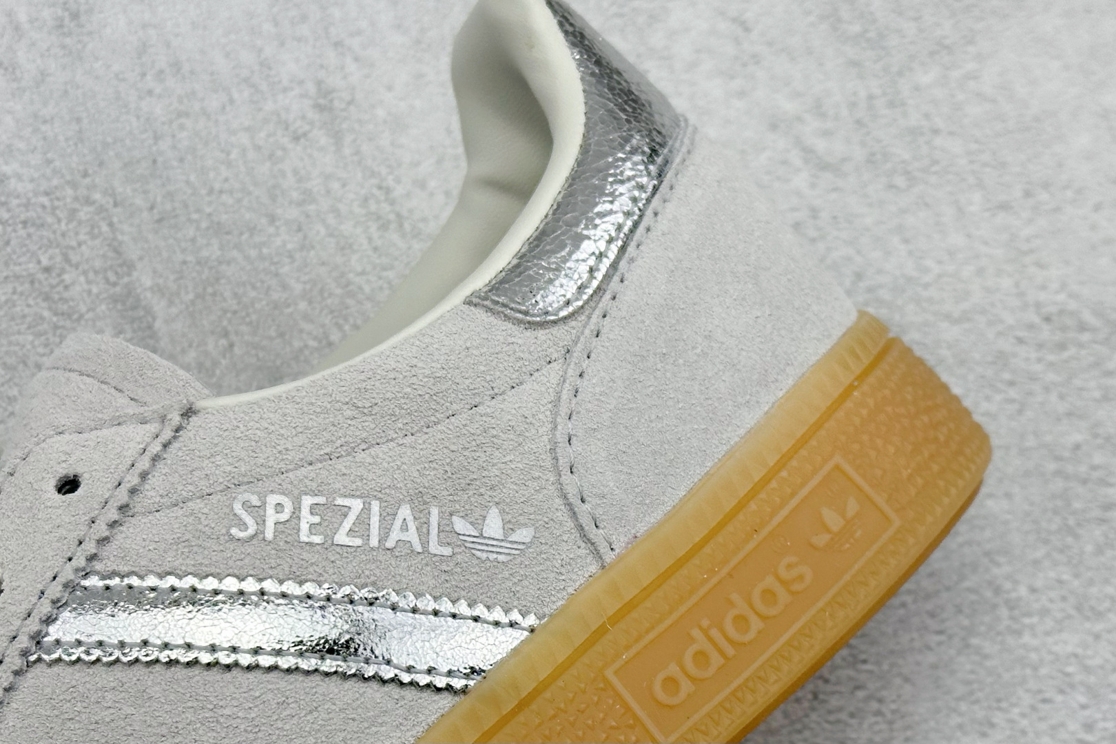 S2版AdidHandball Spezial 阿迪经典复古休闲板鞋 HQ0267 S2版AdidHandball Spezial 阿迪经典复古休闲板鞋 HQ0267