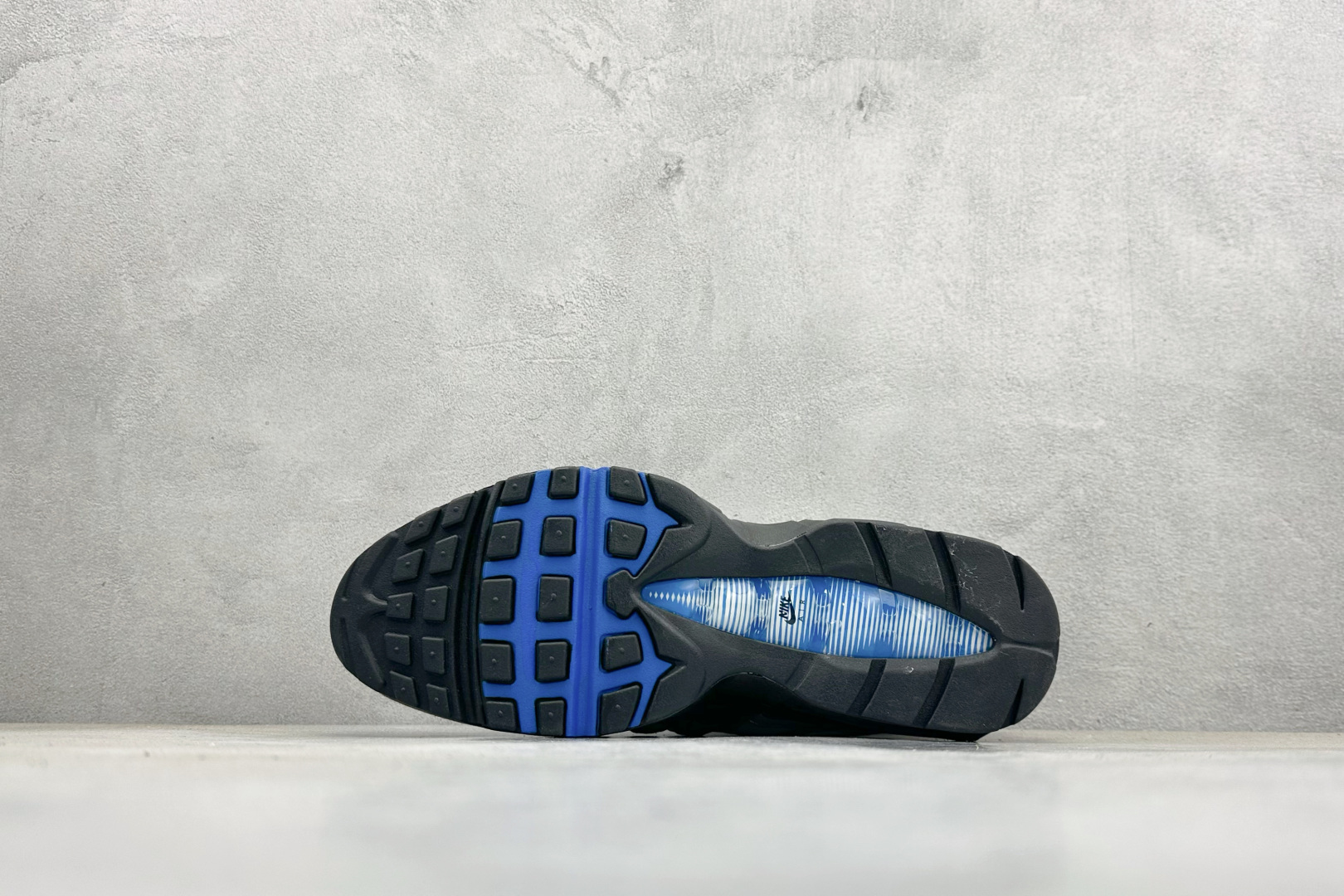 Nike Air Max 95 复古减震气垫跑鞋 IM7410-100