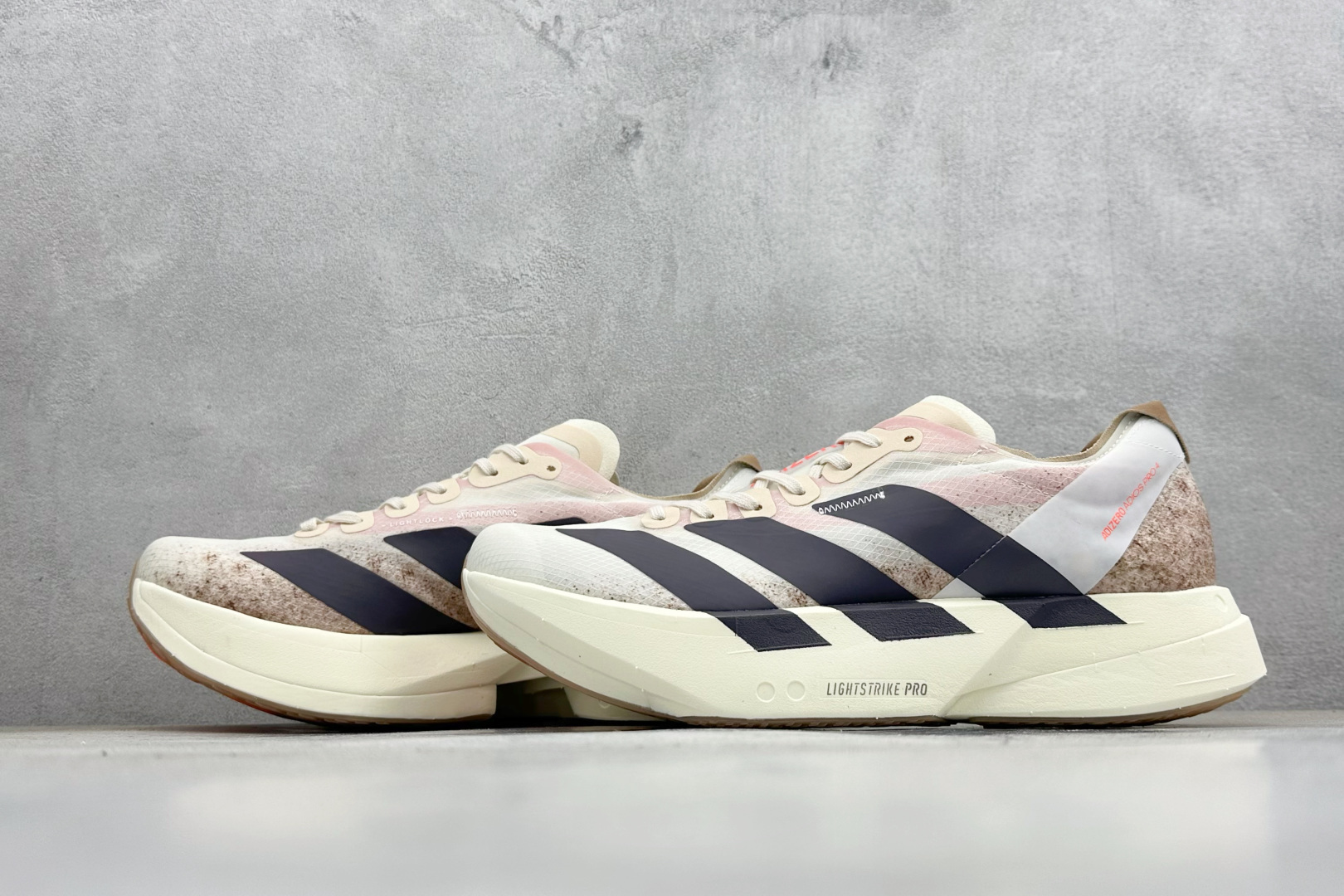 AdidAdizero Adios 4 M 阿迪透气轻盈低帮跑步鞋 JR6367