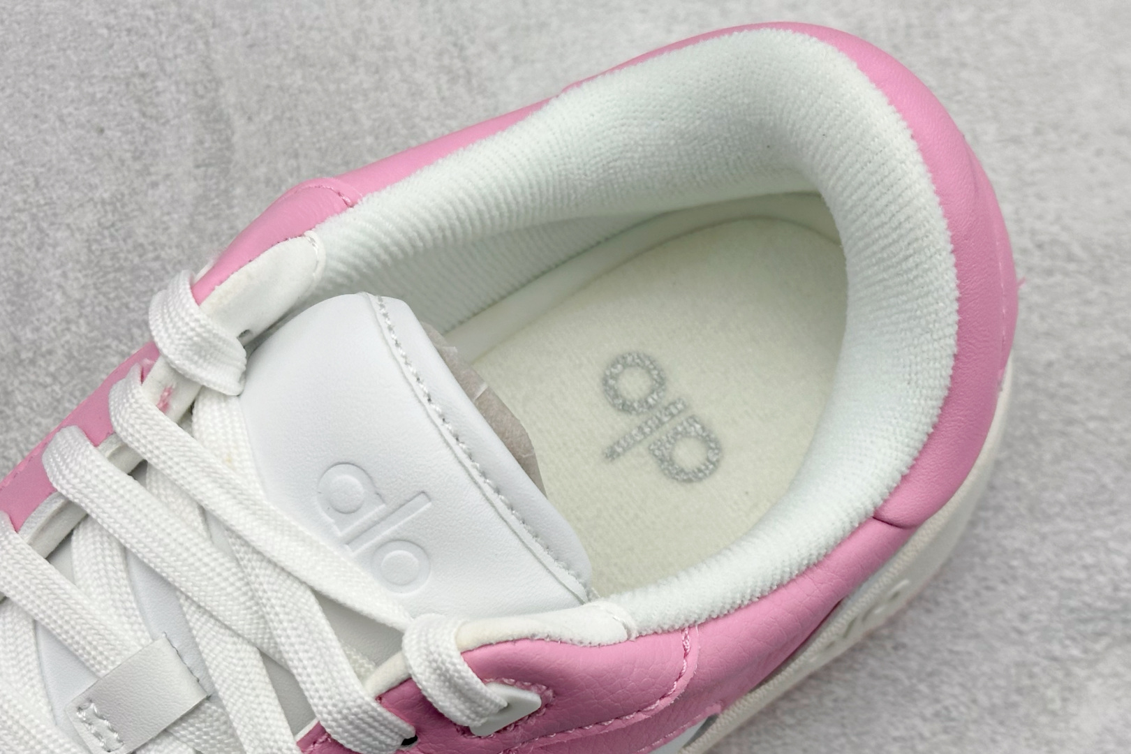 福利特价Alo Yoga Recovery Mode 人气单品 舒适简约防滑耐磨低帮休闲板鞋#Alo Y